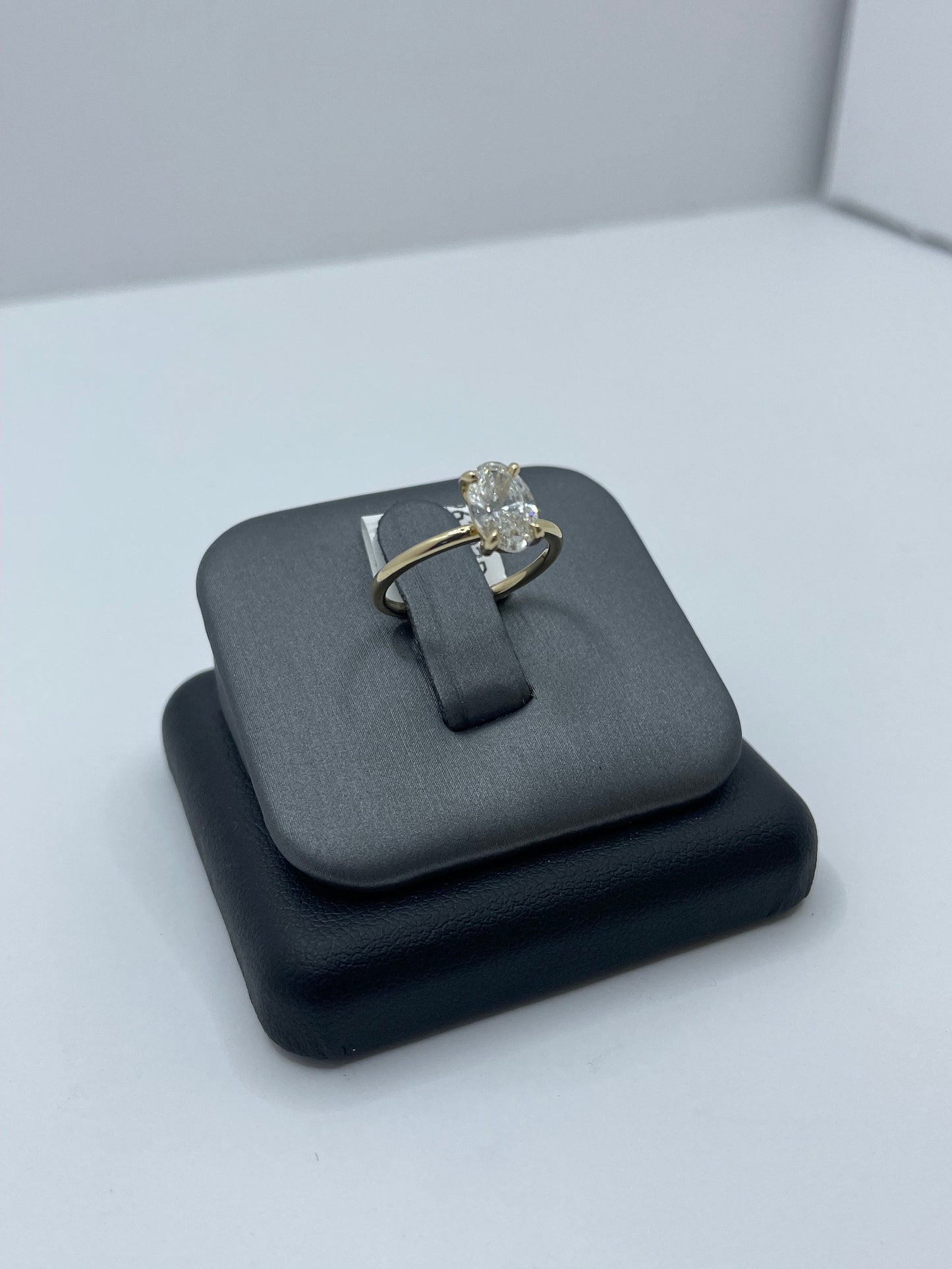 14k Yellow Gold Oval Solitaire Diamond Ring 1 ct