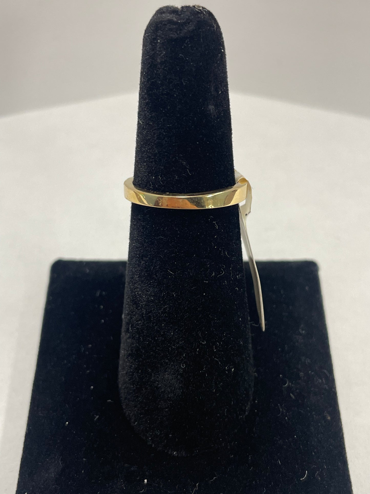 14k Yellow Gold Antique Design Diamond Ring