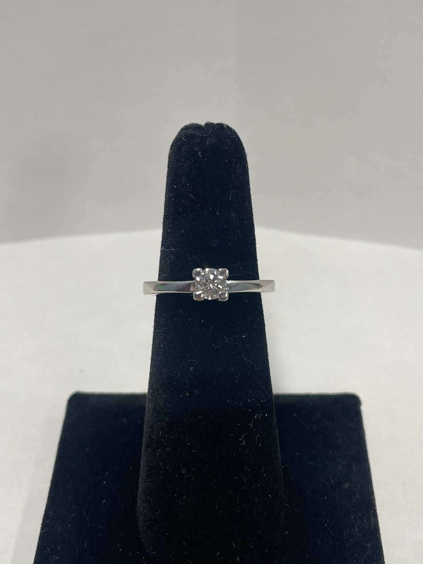 18k White Gold Solitaire Diamond Ring