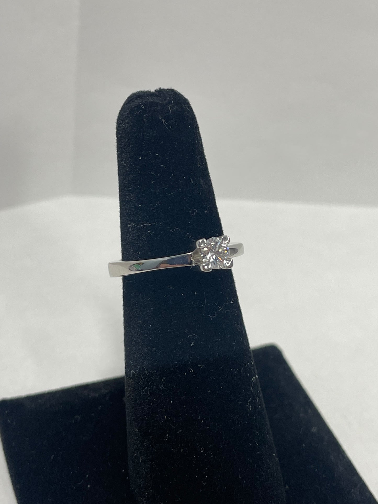 18k White Gold Solitaire Diamond Ring