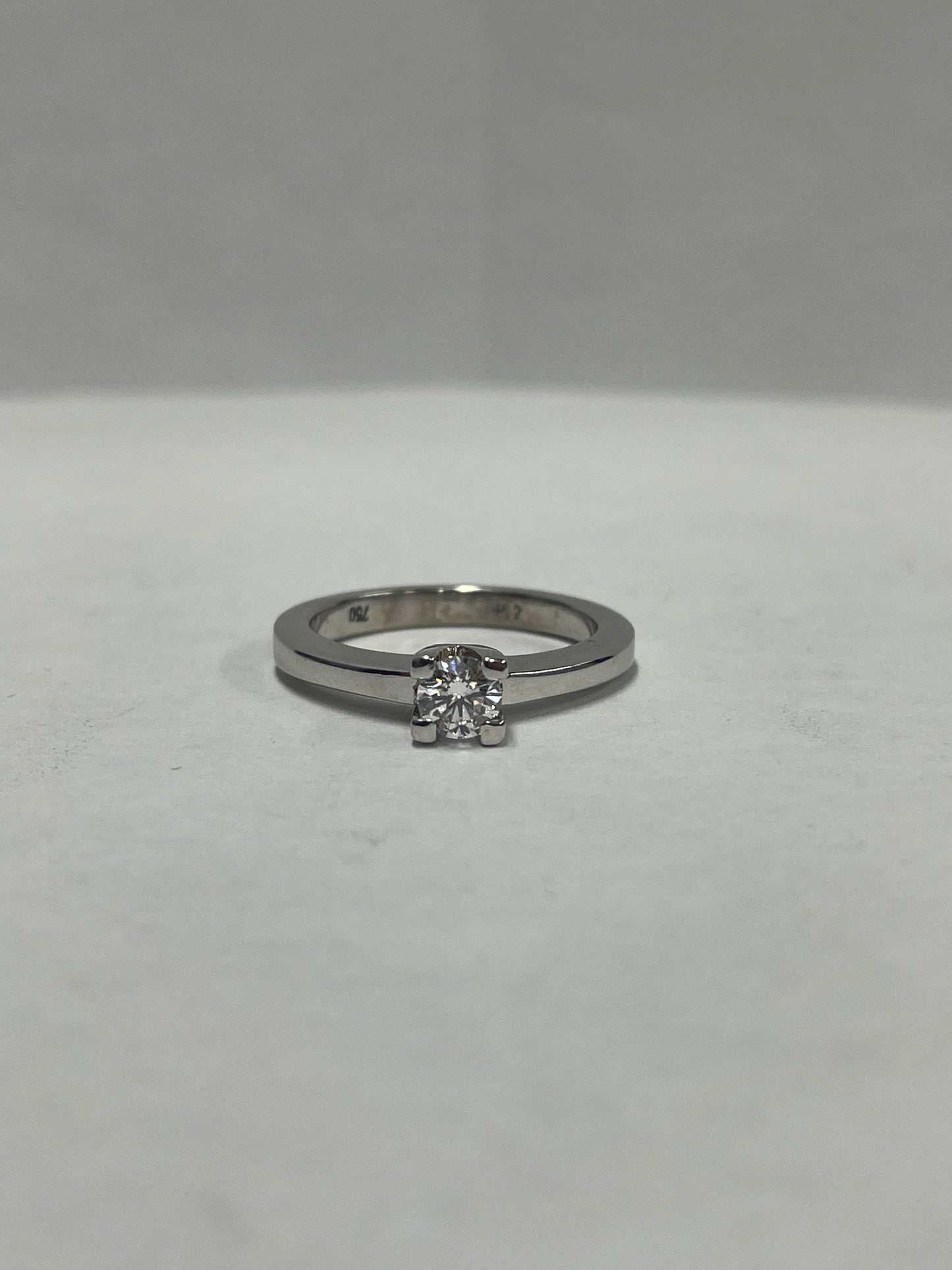 18k White Gold Solitaire Diamond Ring