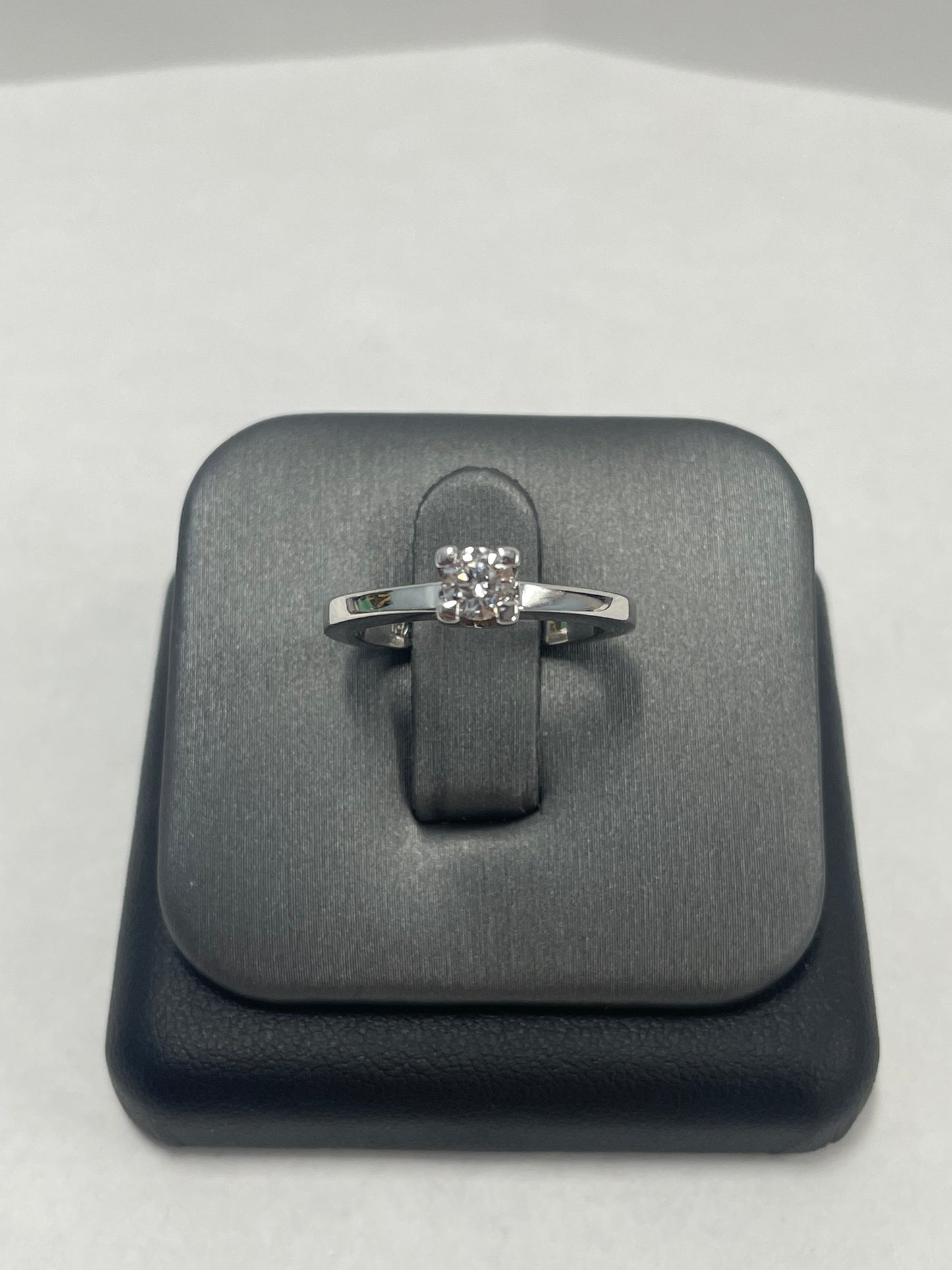 18k White Gold Solitaire Diamond Ring