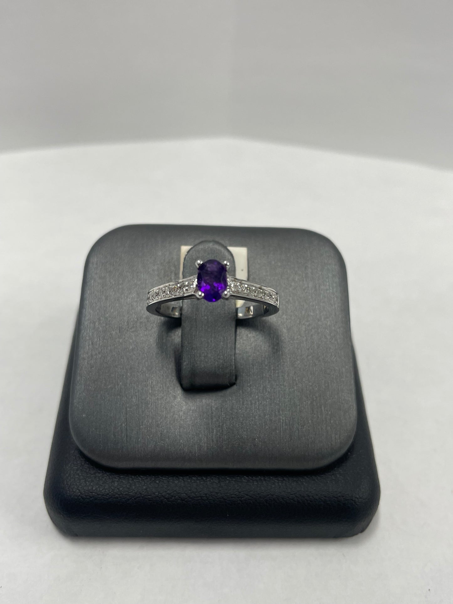 14k White Gold Amethyst Diamond Ring