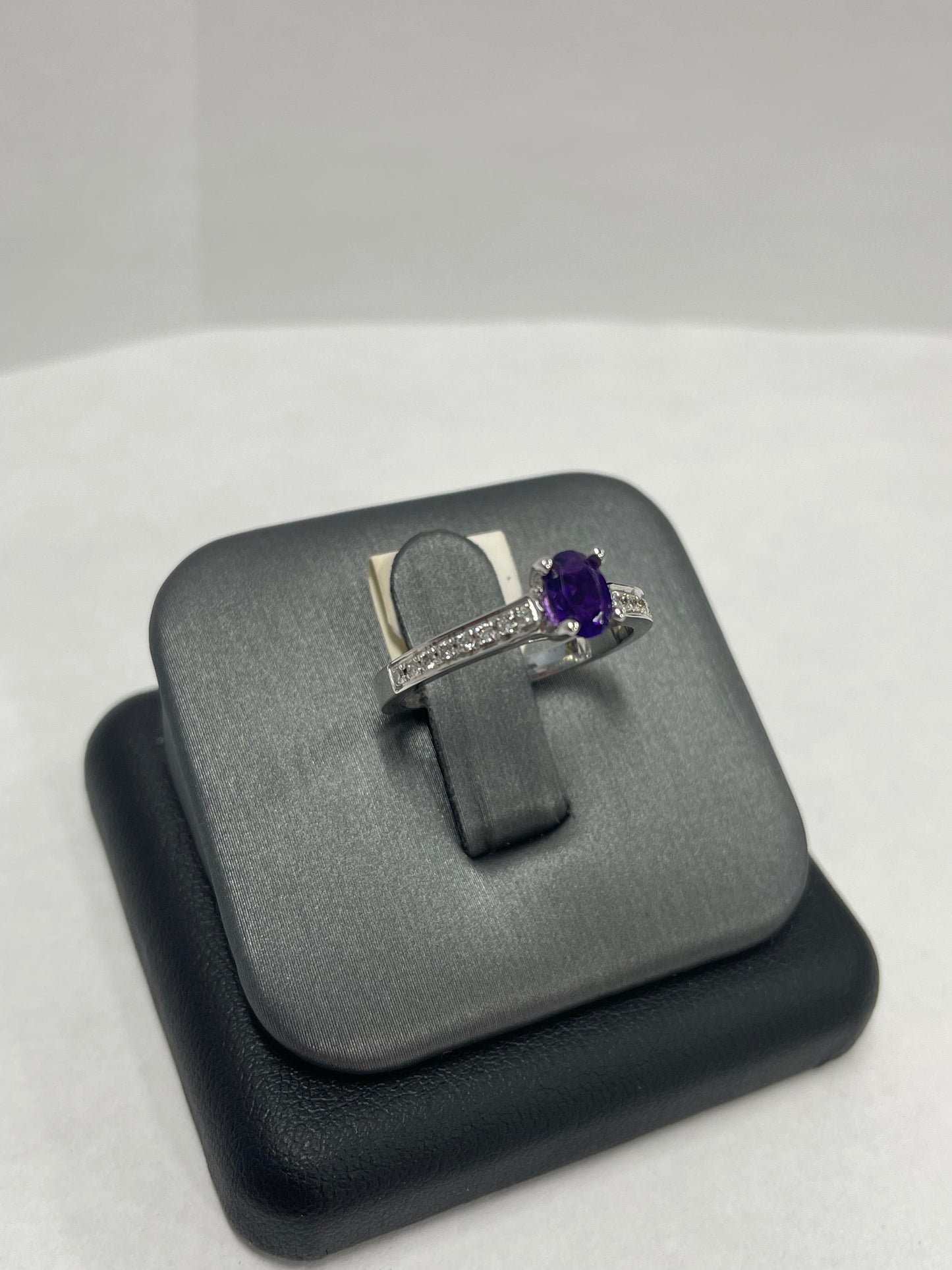 14k White Gold Amethyst Diamond Ring