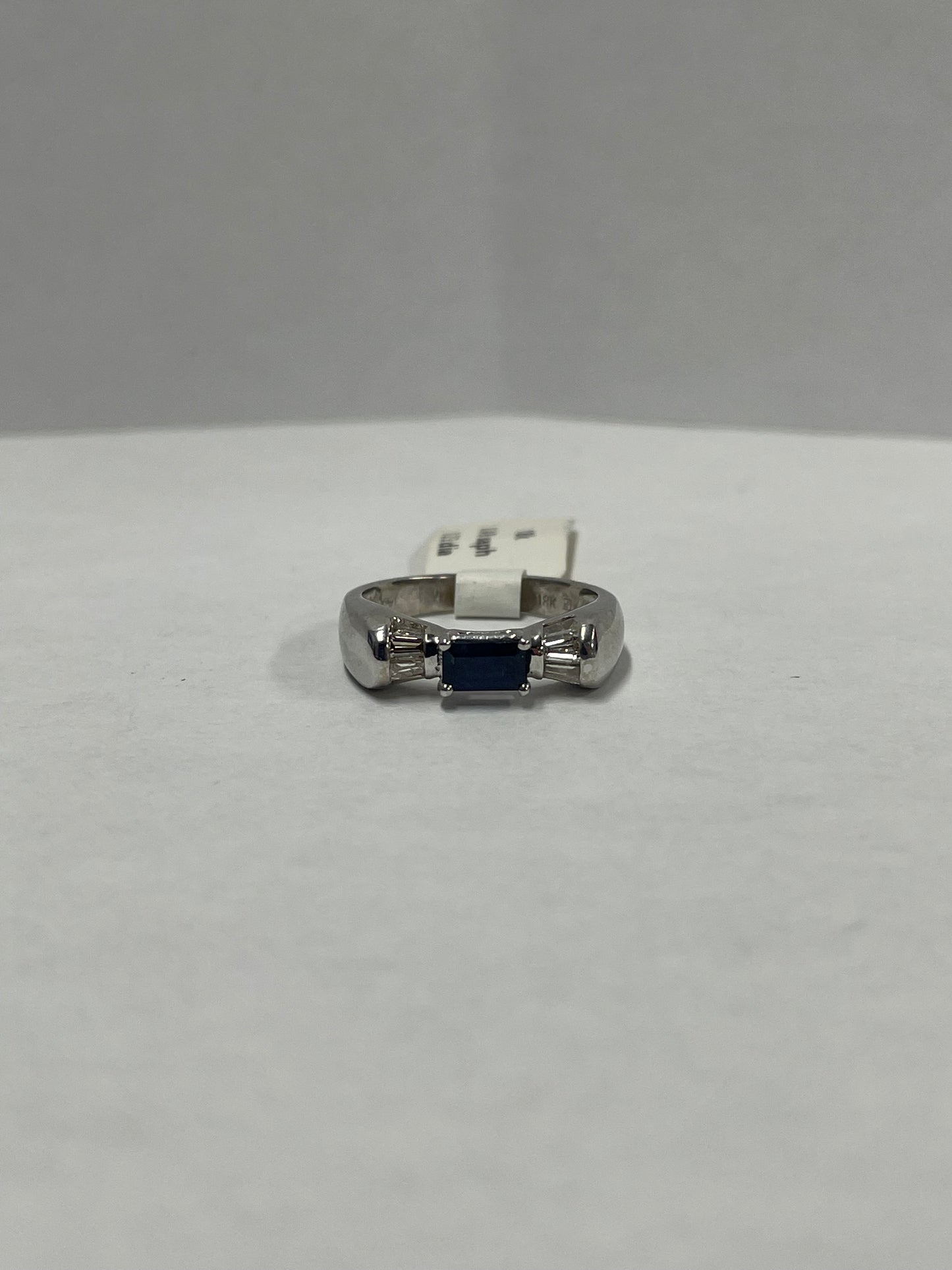 18k White Gold Sapphire Diamond Ring