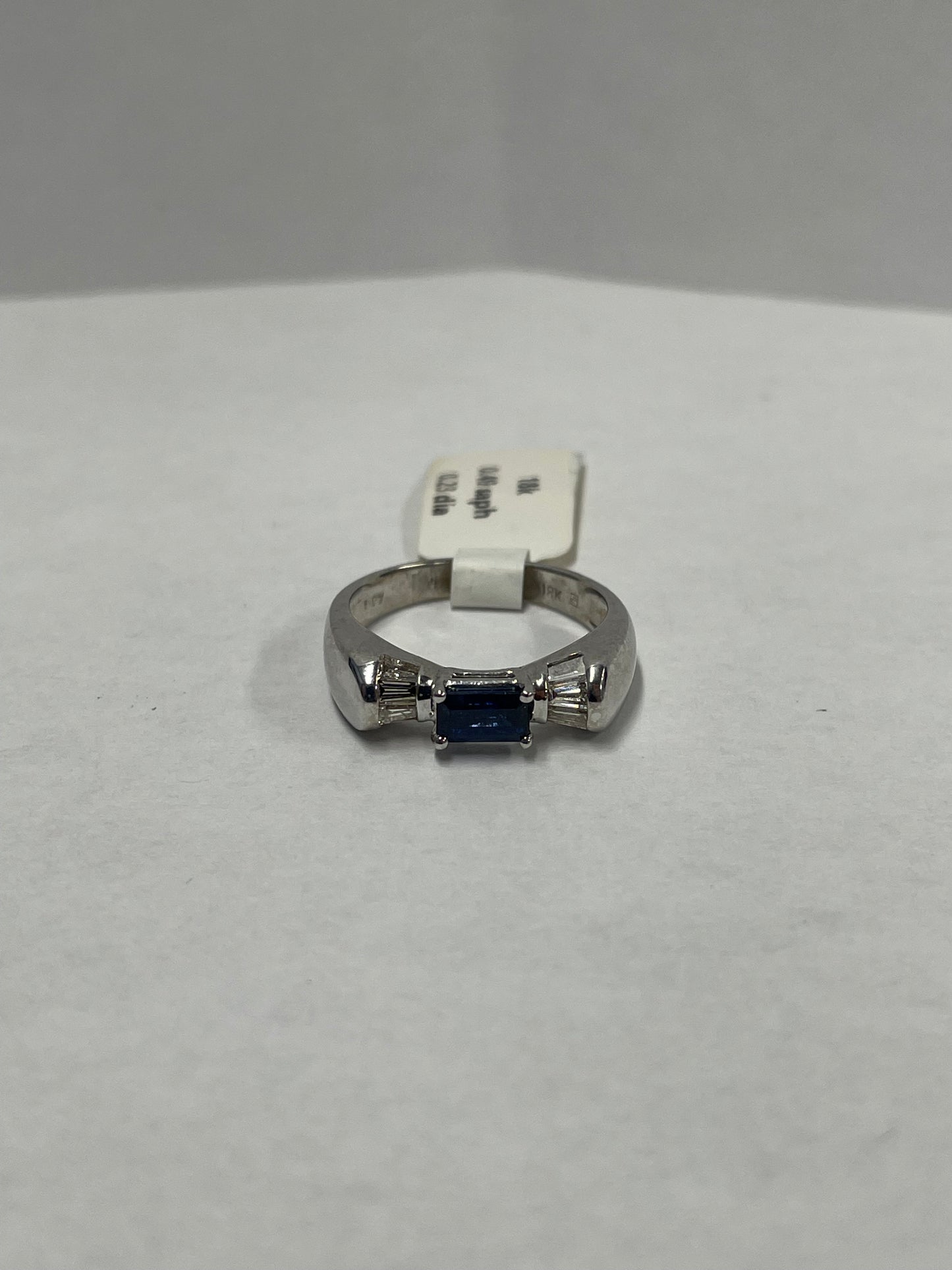 18k White Gold Sapphire Diamond Ring