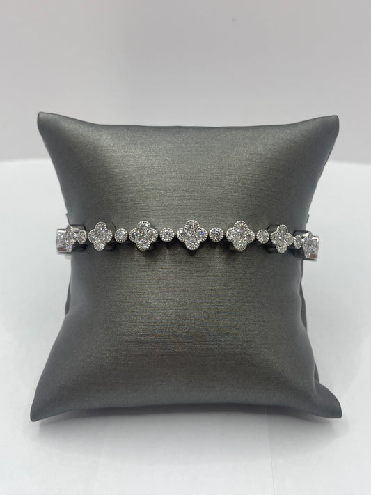 14k White Gold Clover Design Diamond Bracelet 7.5 inch