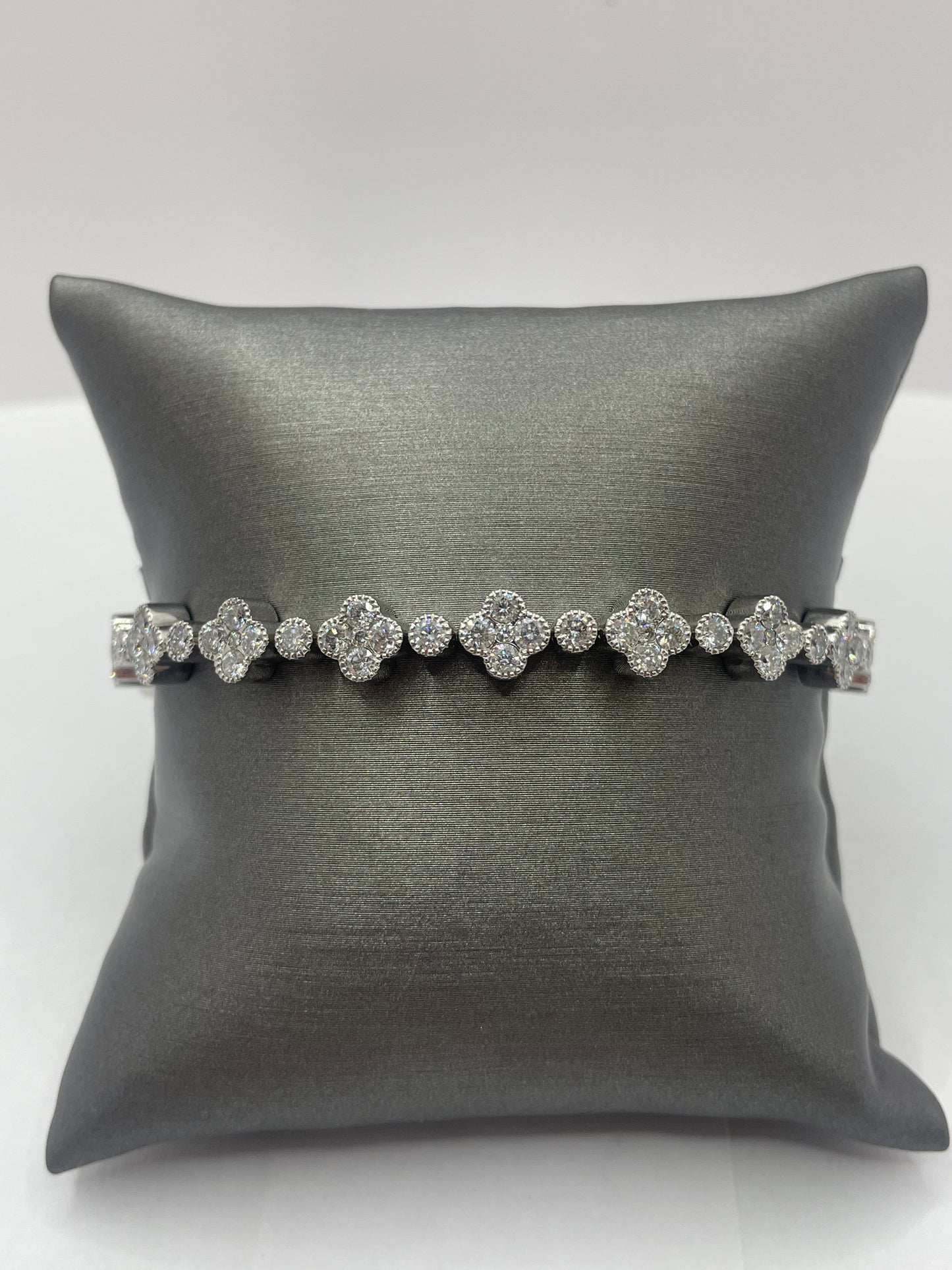 14k White Gold Clover Design Diamond Bracelet 7.5 inch