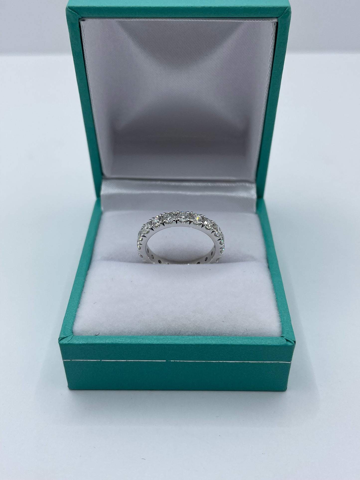 14k White Gold Diamond Eternity Band Ring