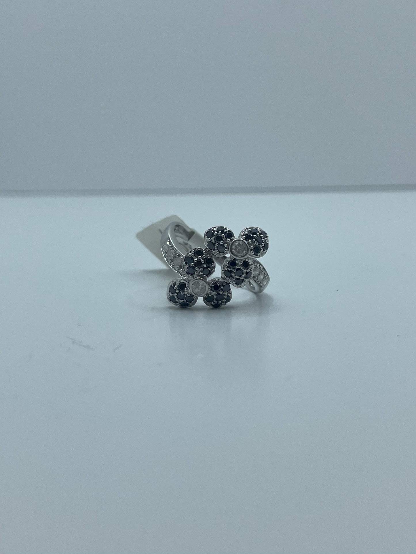 14k White Gold Black and White Diamond Flower Ring