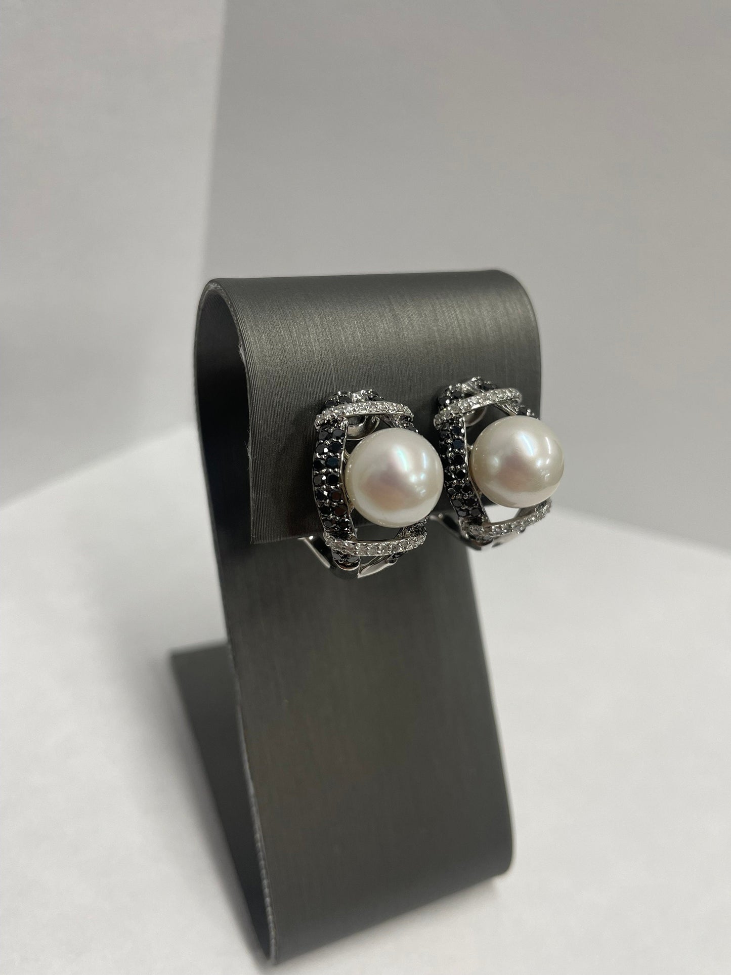 18k White Gold White Pearl Diamond Earrings