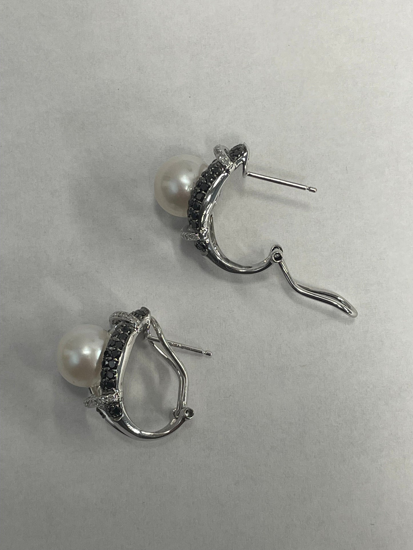 18k White Gold White Pearl Diamond Earrings