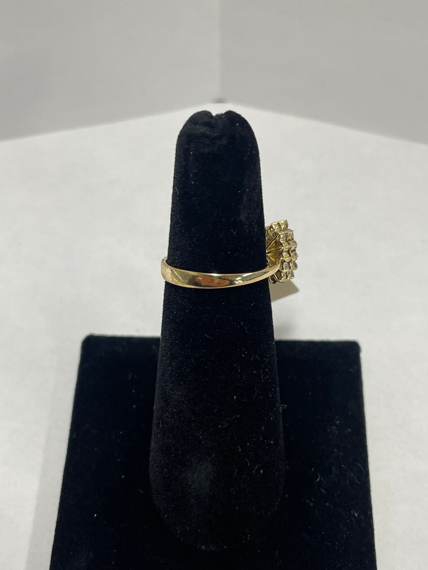 14k Yellow Gold Oval Shape Diamond Ring