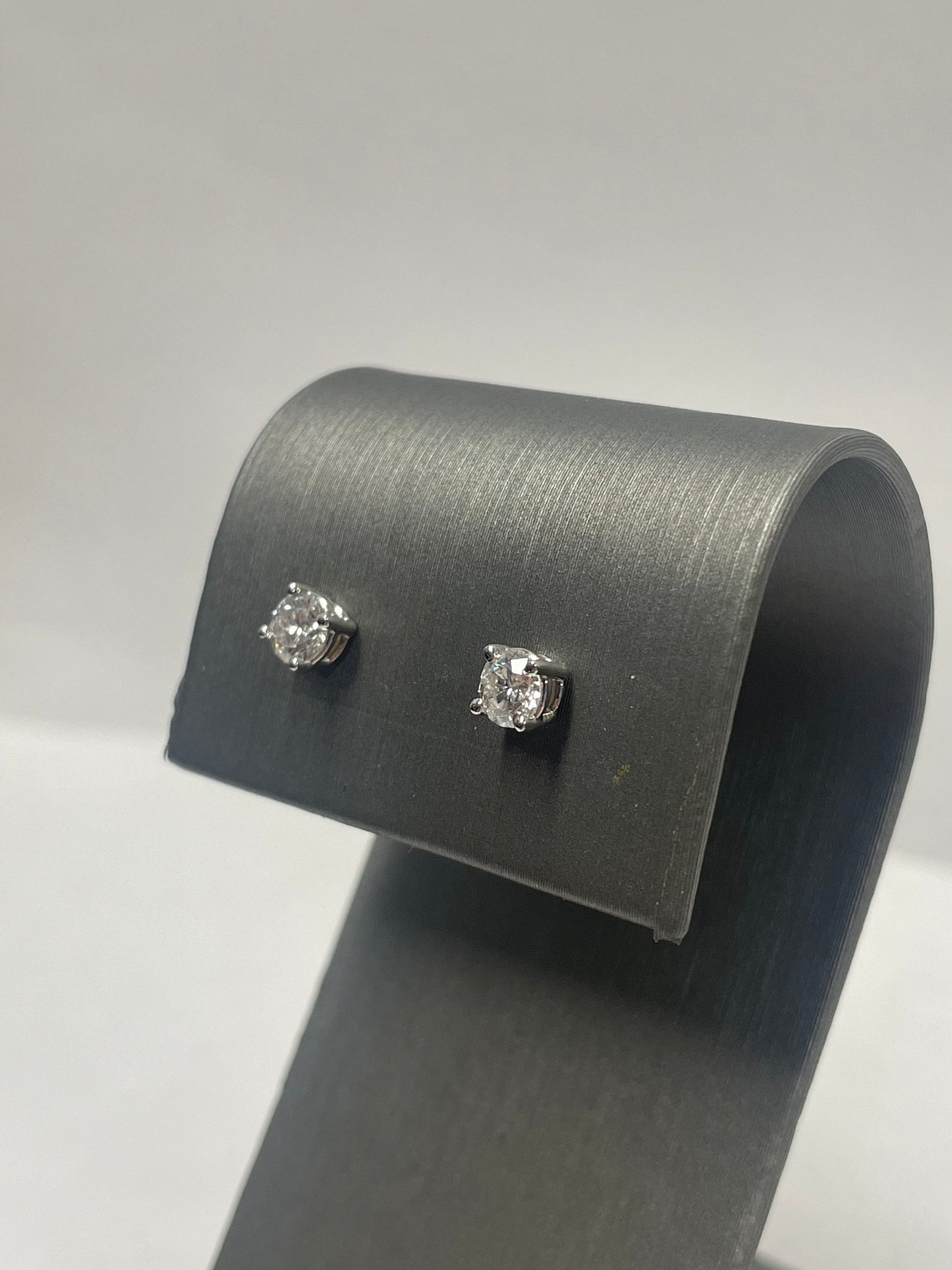 14k White Gold Diamond Stud Earrings 0.50 ct