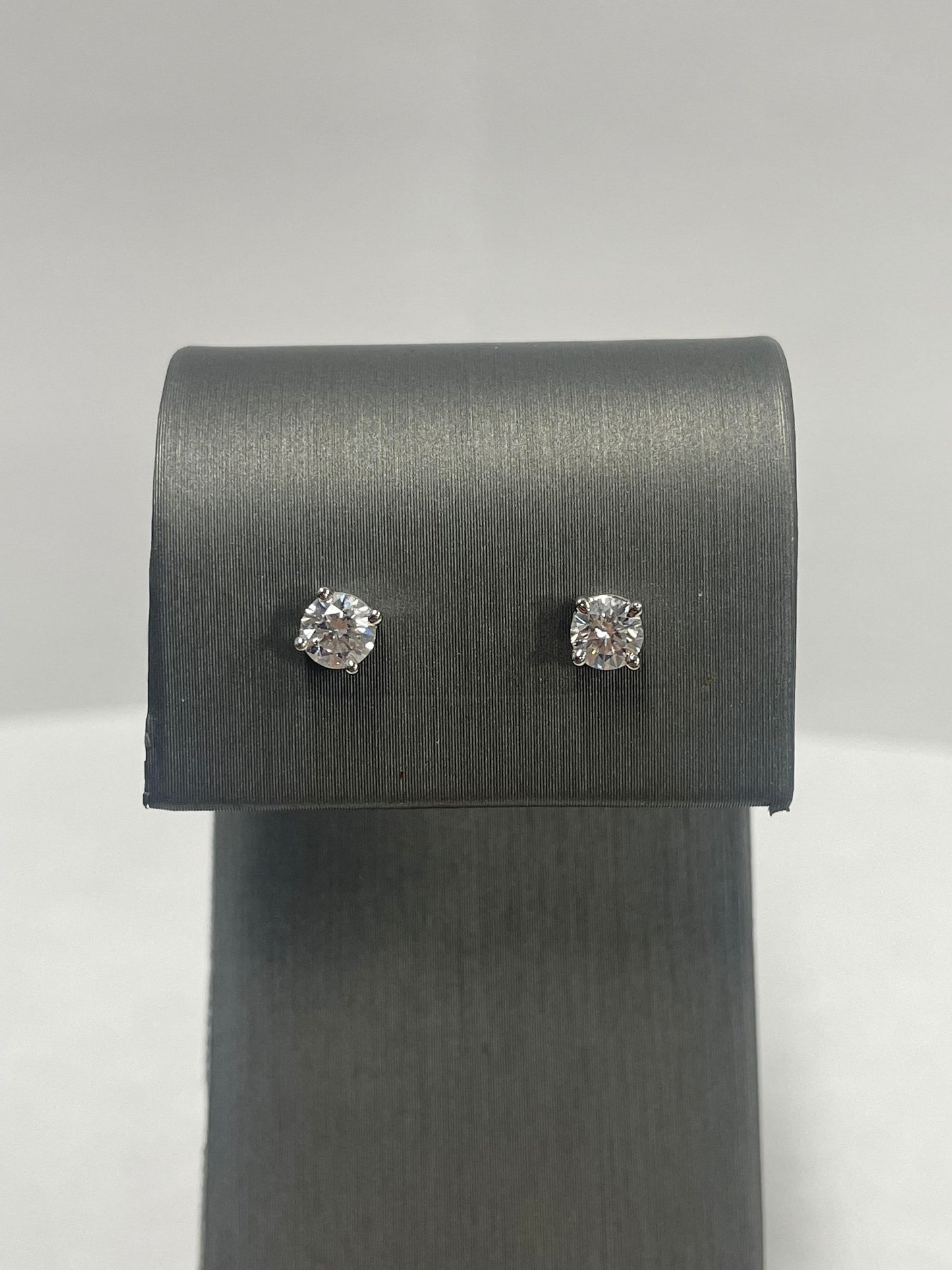 14k White Gold Diamond Stud Earrings 0.50 ct