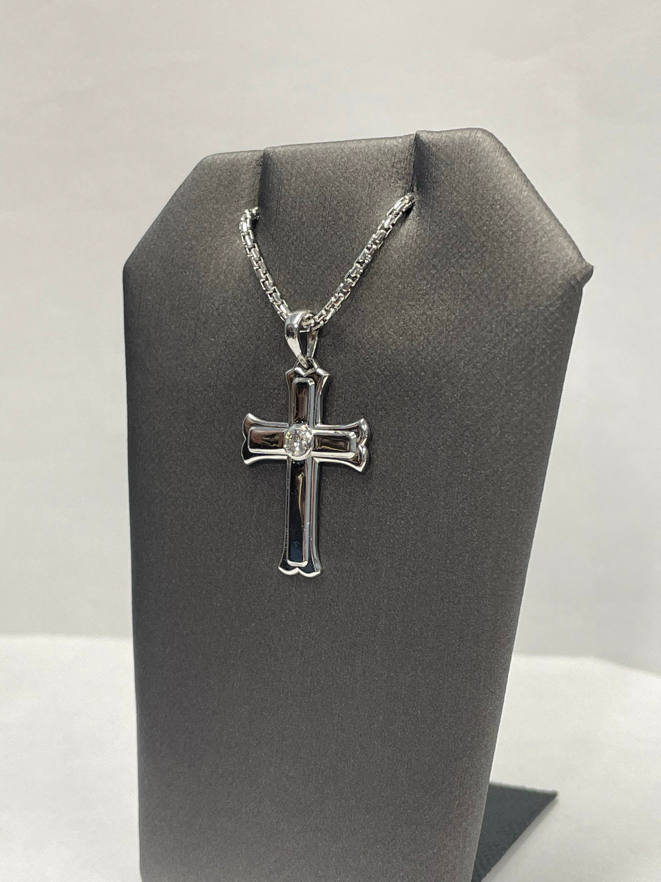 14k White Gold Diamond Center Stone Cross