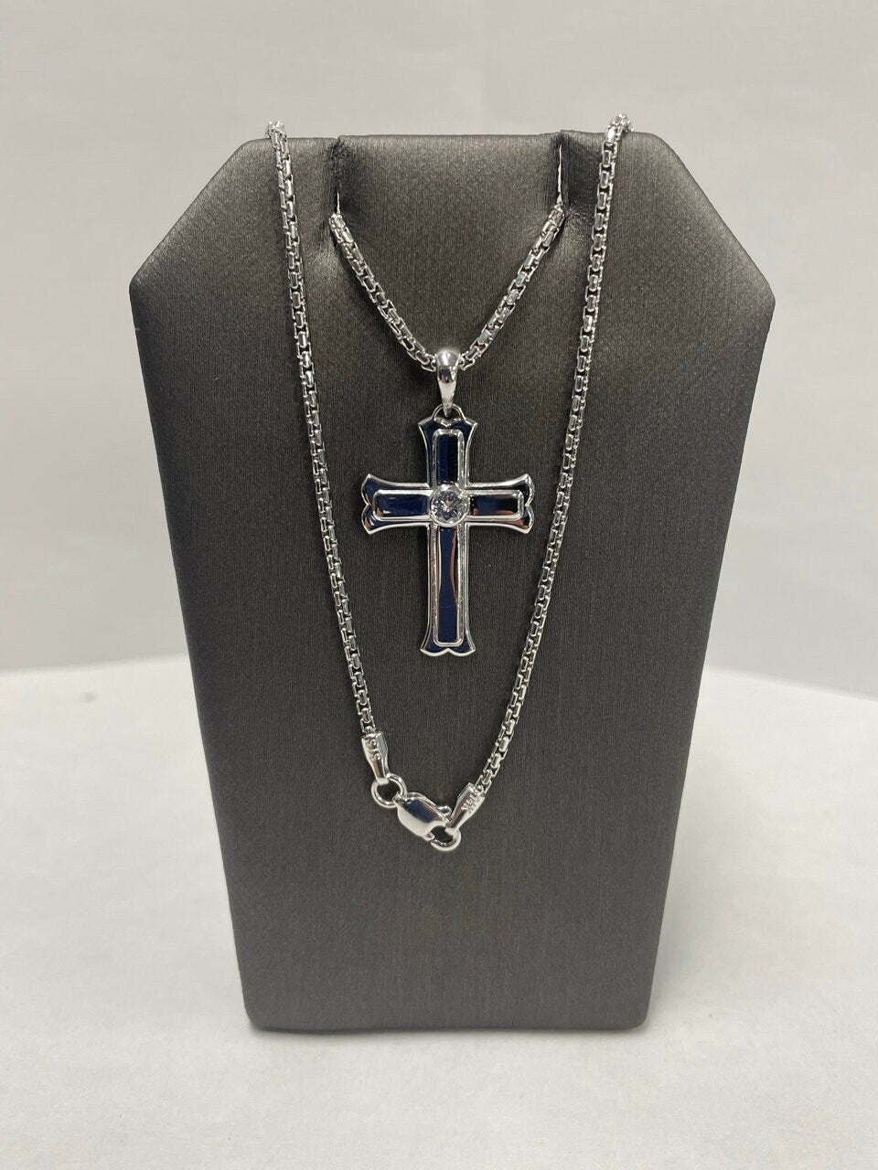 14k White Gold Diamond Center Stone Cross