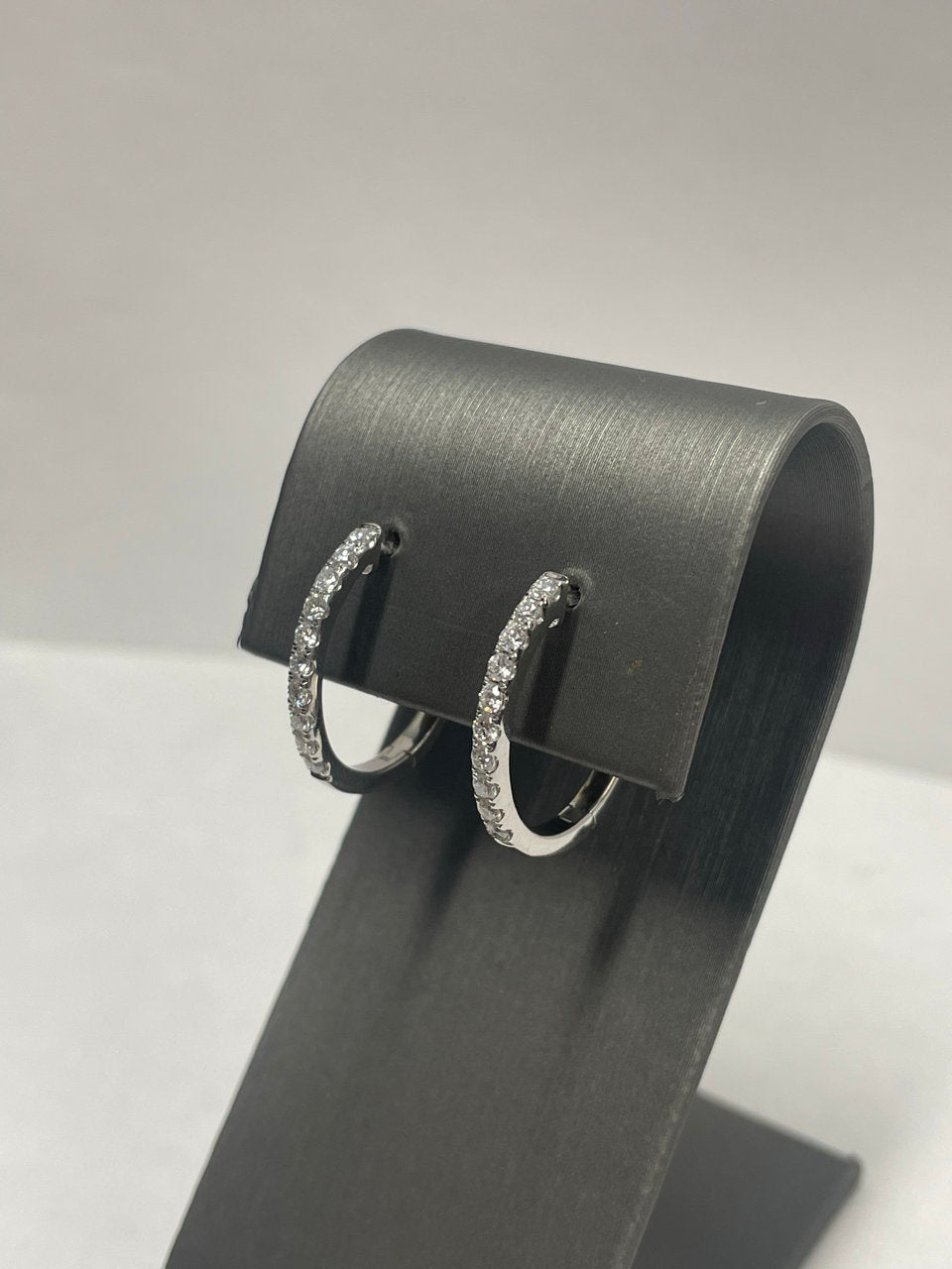 14k White Gold Diamond Oval Hoop Earrings