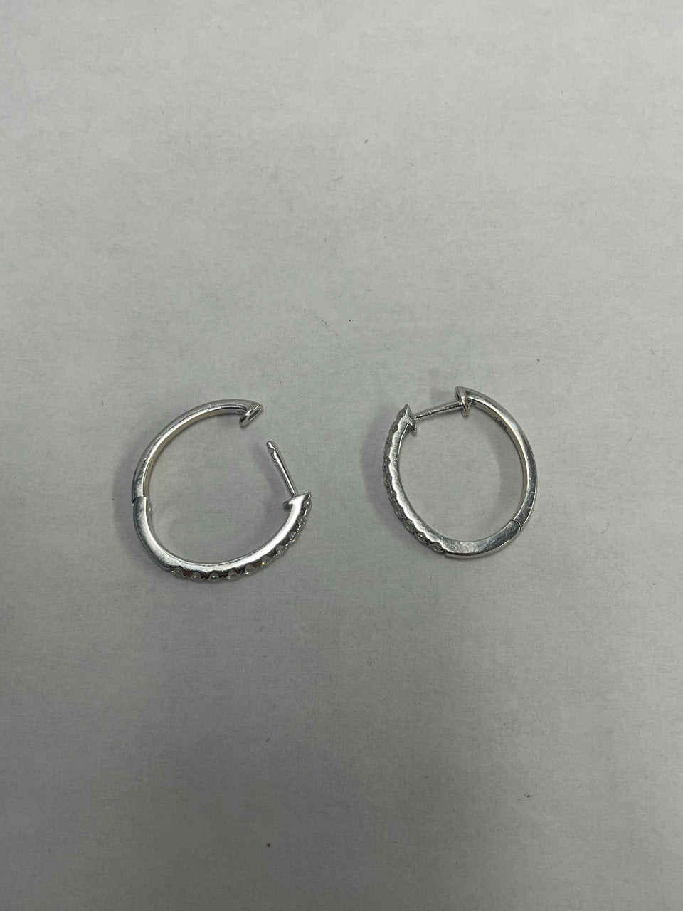 14k White Gold Diamond Oval Hoop Earrings