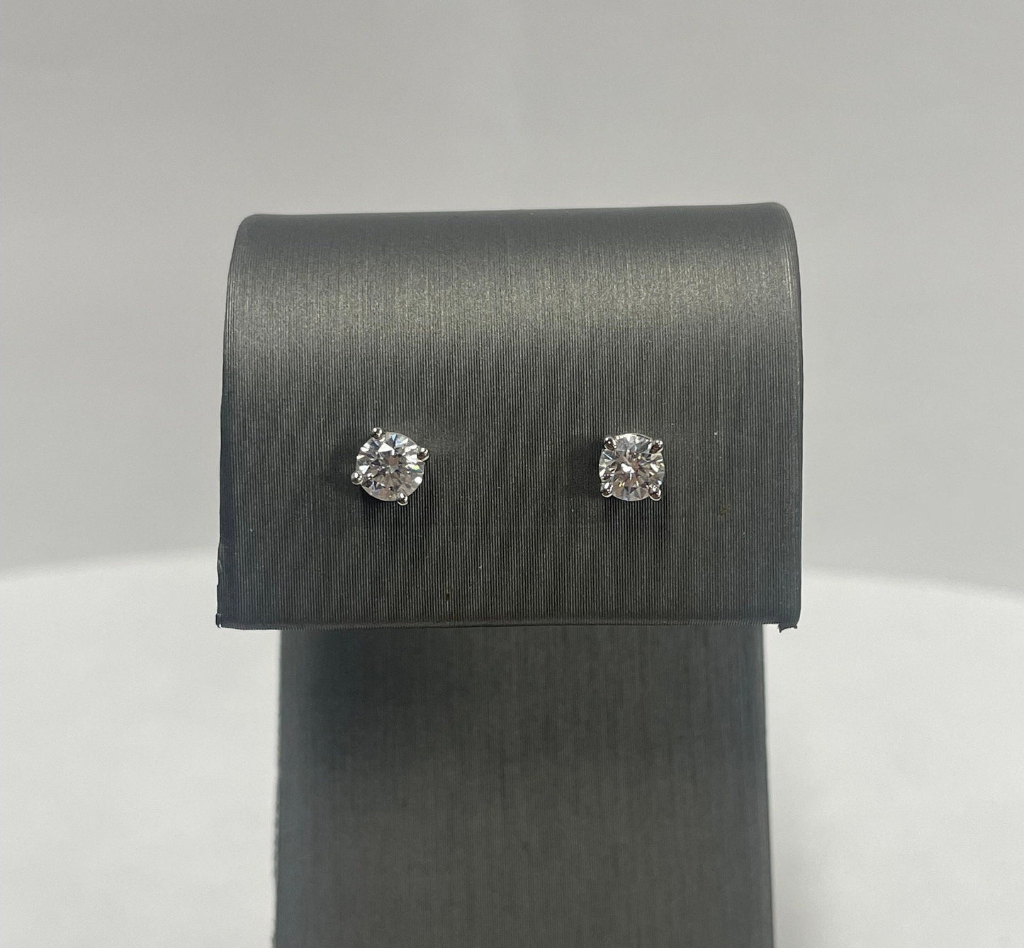 14k White Gold Diamond Stud Earrings 0.50 ct