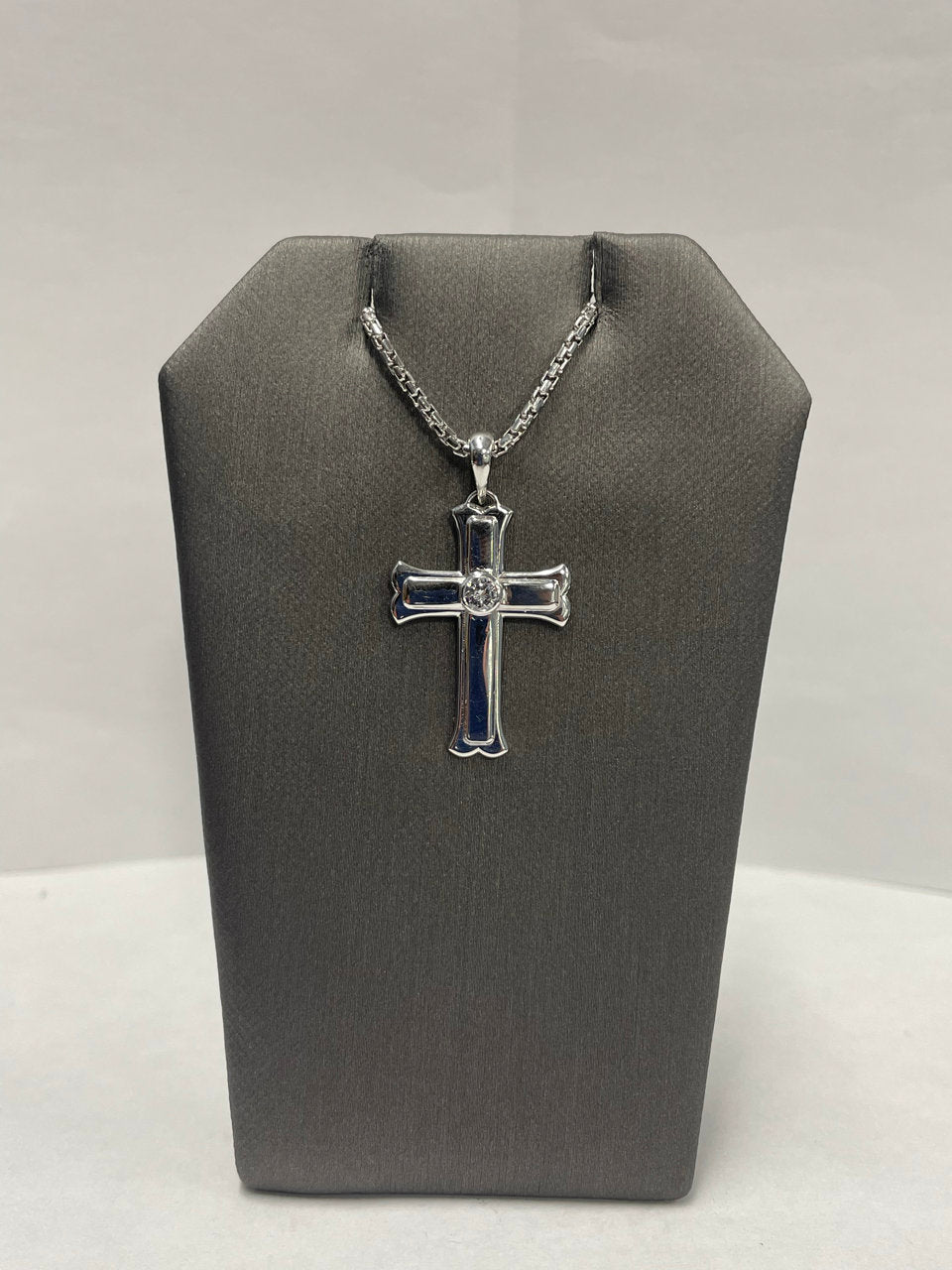 14k White Gold Diamond Center Stone Cross