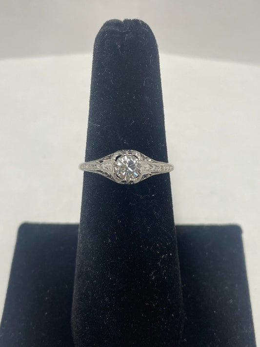 18k White Gold - Solitaire Design Diamond Ring