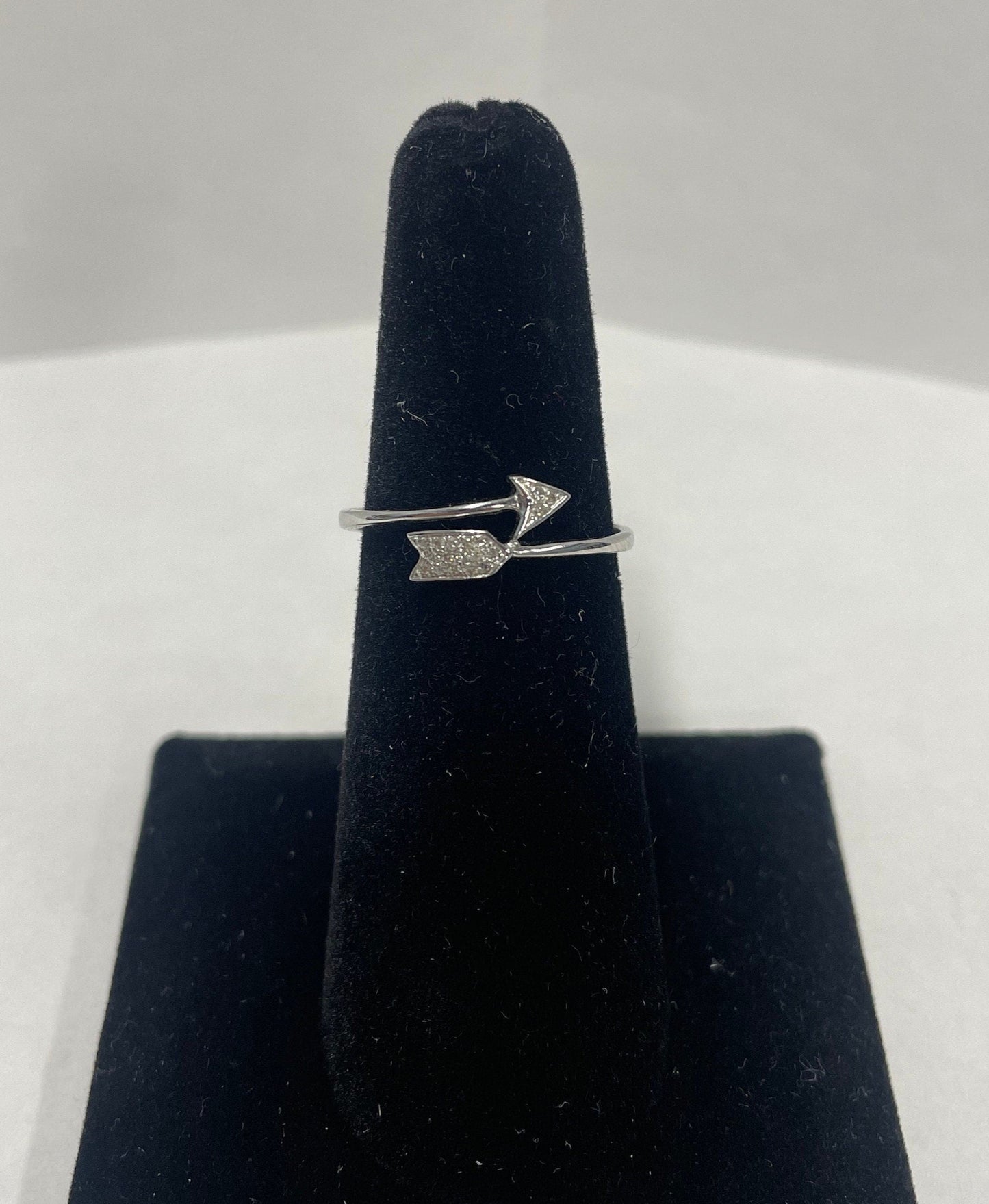 14k White Gold Arrow Diamond Ring