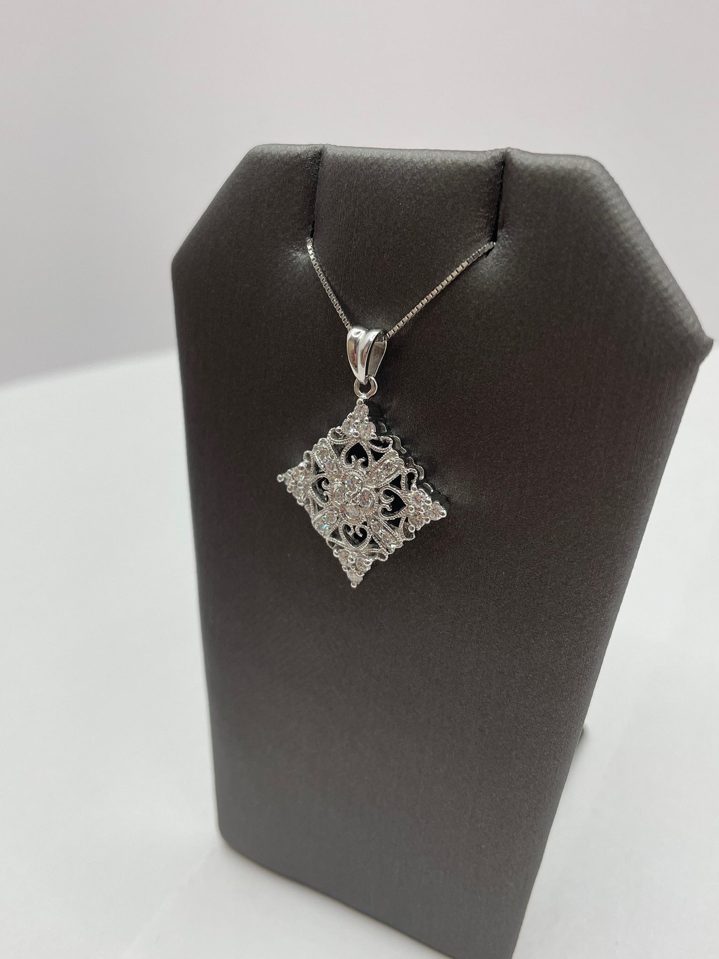 14k White Gold Snowflake Design Diamond Pendant