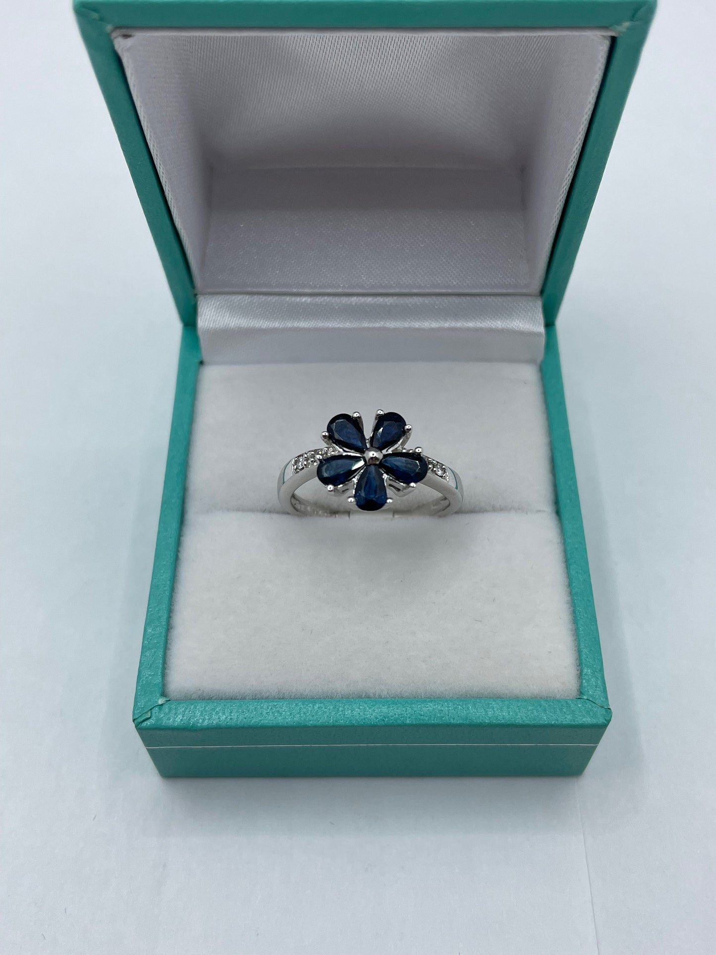 14k White Gold Sapphire - Diamond Flower Ring