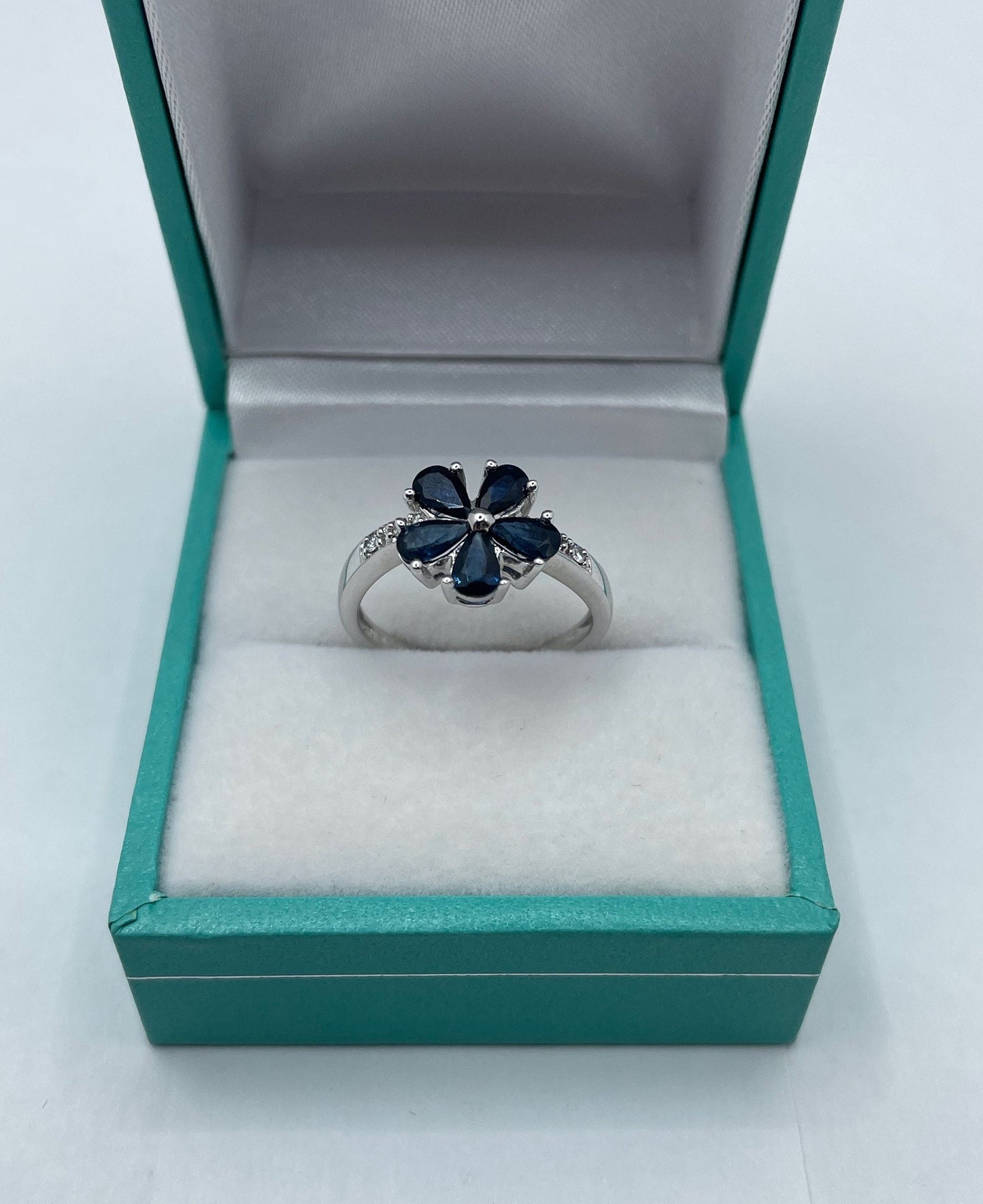 14k White Gold Sapphire - Diamond Flower Ring