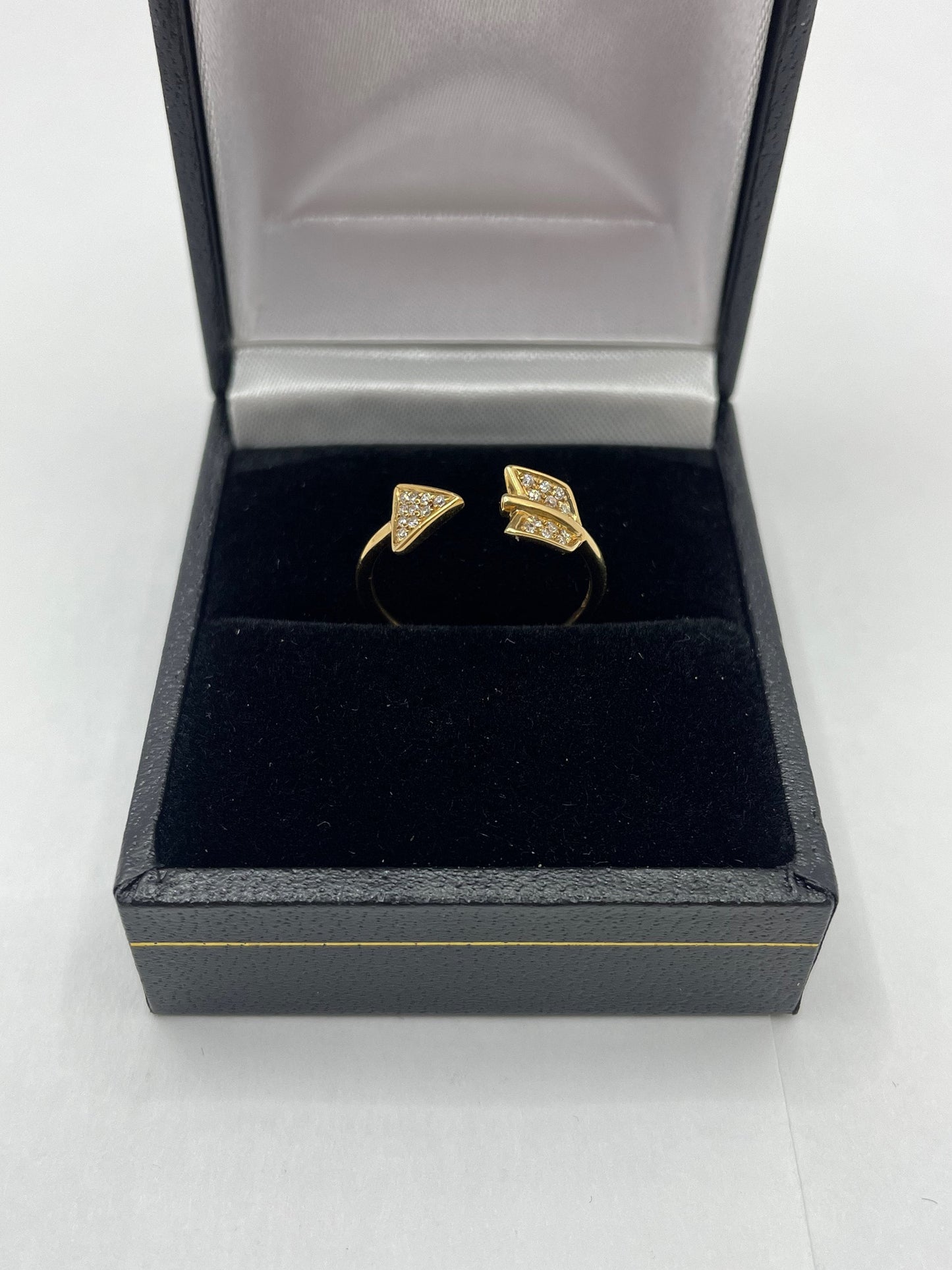 18k Yellow Gold Diamond Arrow Ring