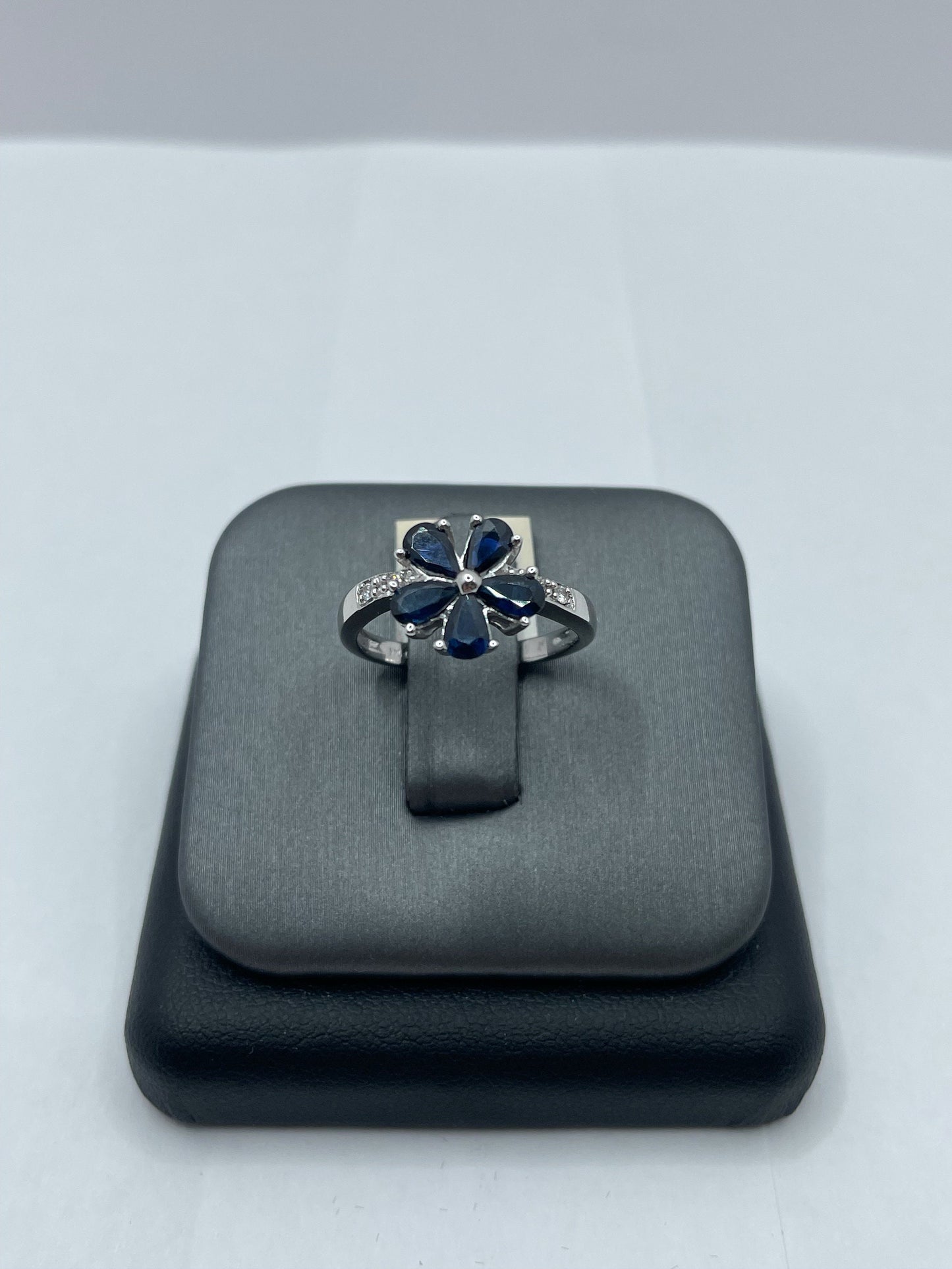 14k White Gold Sapphire - Diamond Flower Ring