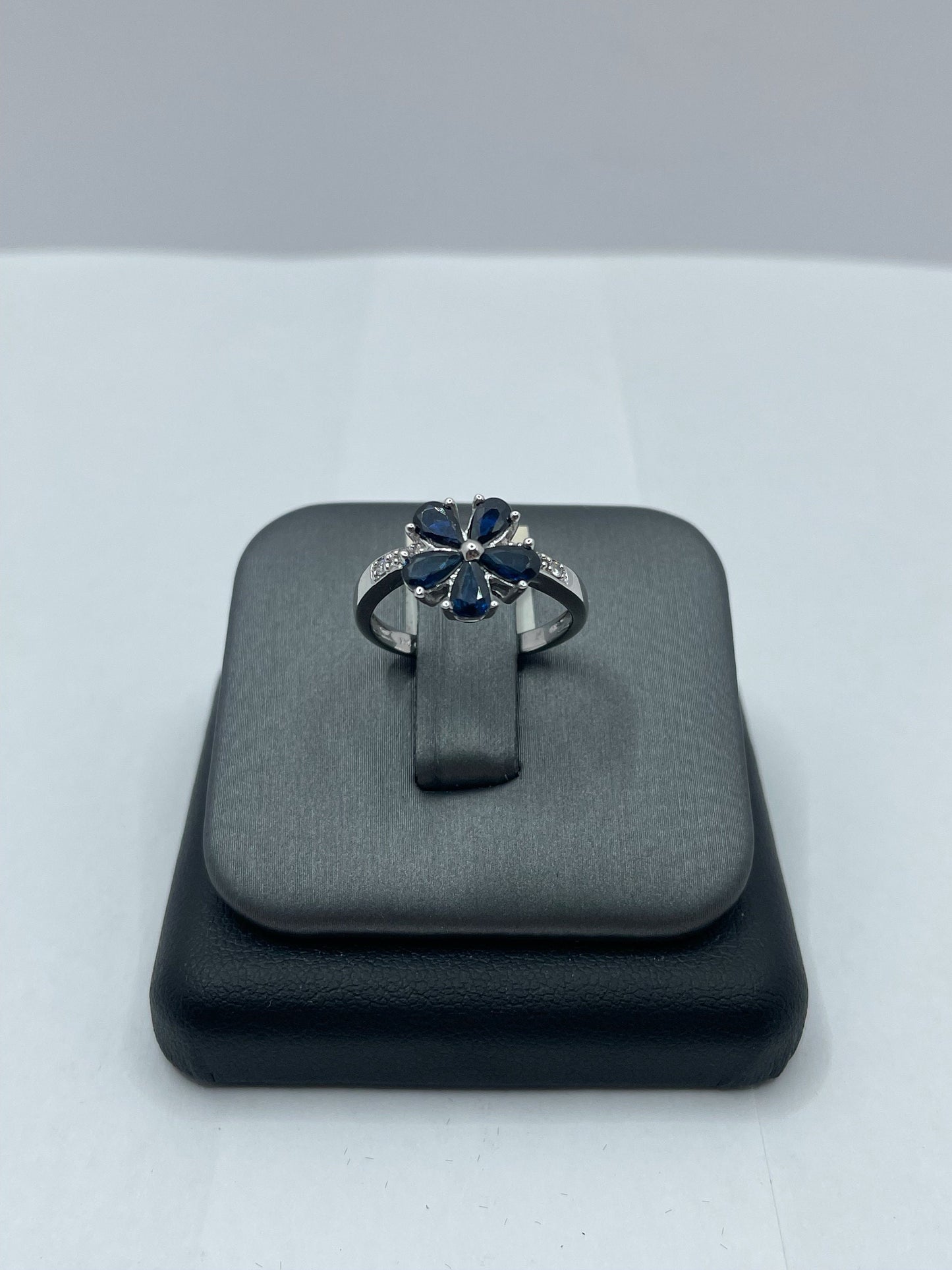 14k White Gold Sapphire - Diamond Flower Ring