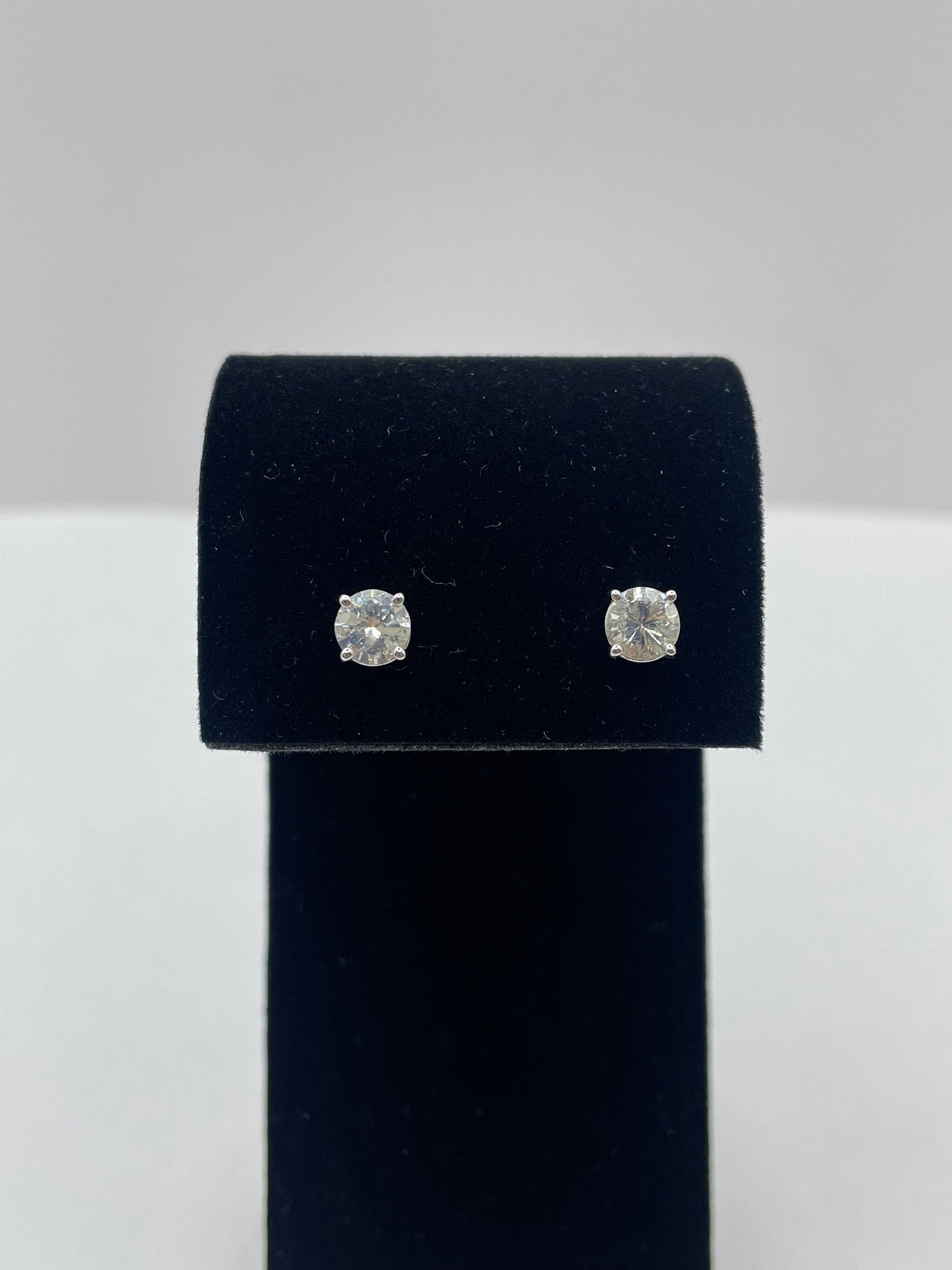 14k White Gold Diamond Stud Earrings 0.82 ct