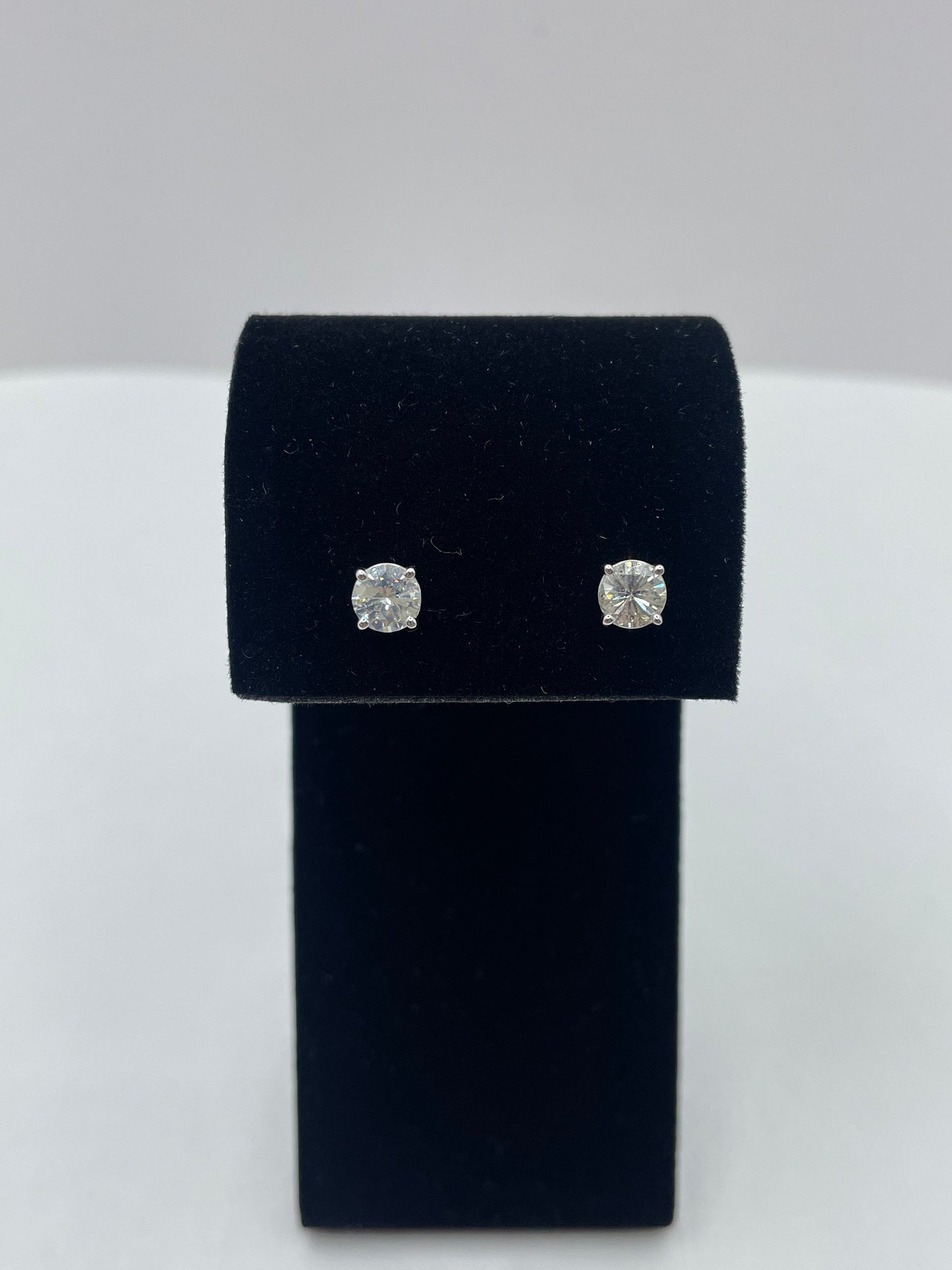 14k White Gold Diamond Stud Earrings 0.82 ct