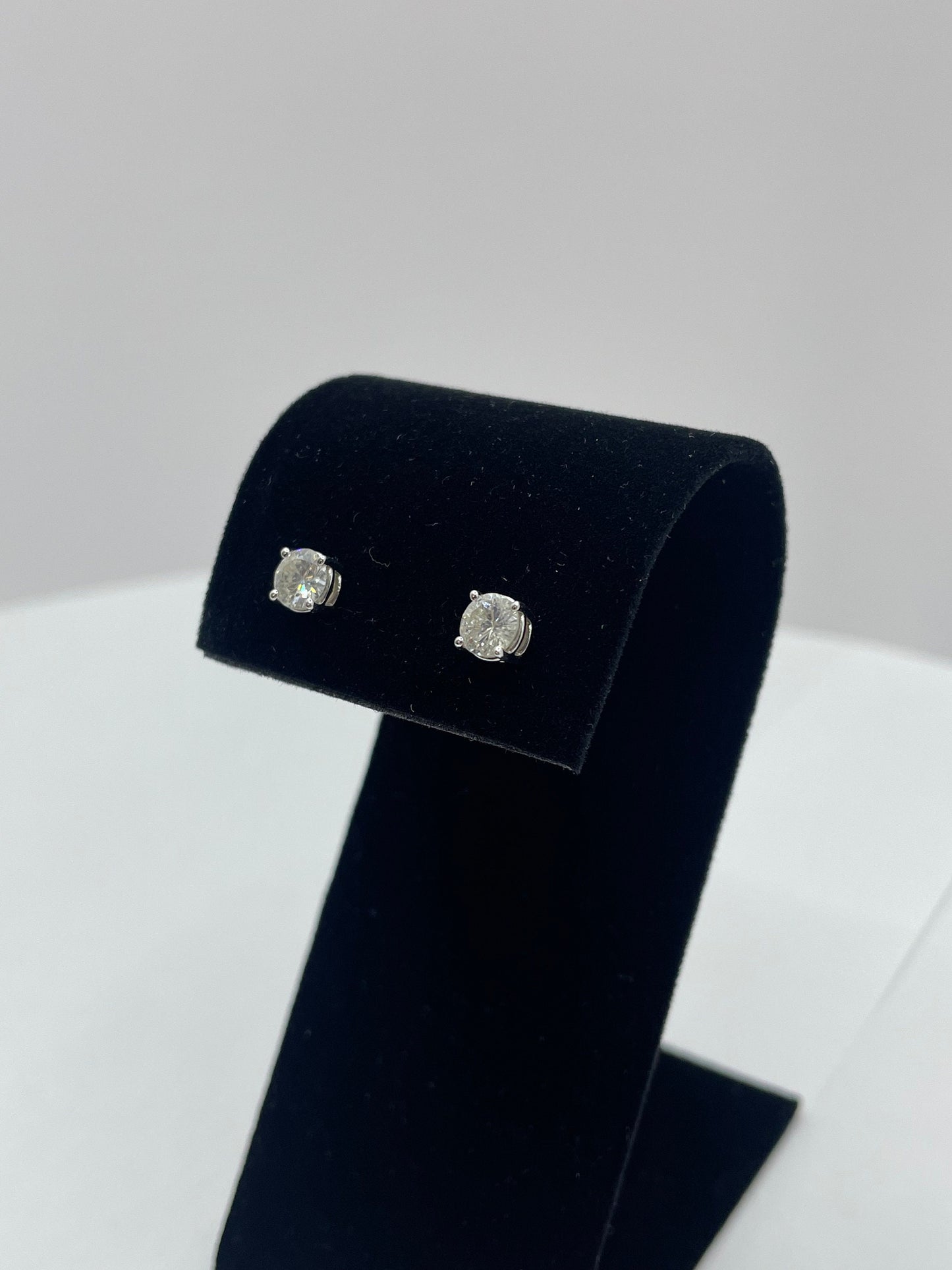 14k White Gold Diamond Stud Earrings 0.82 ct