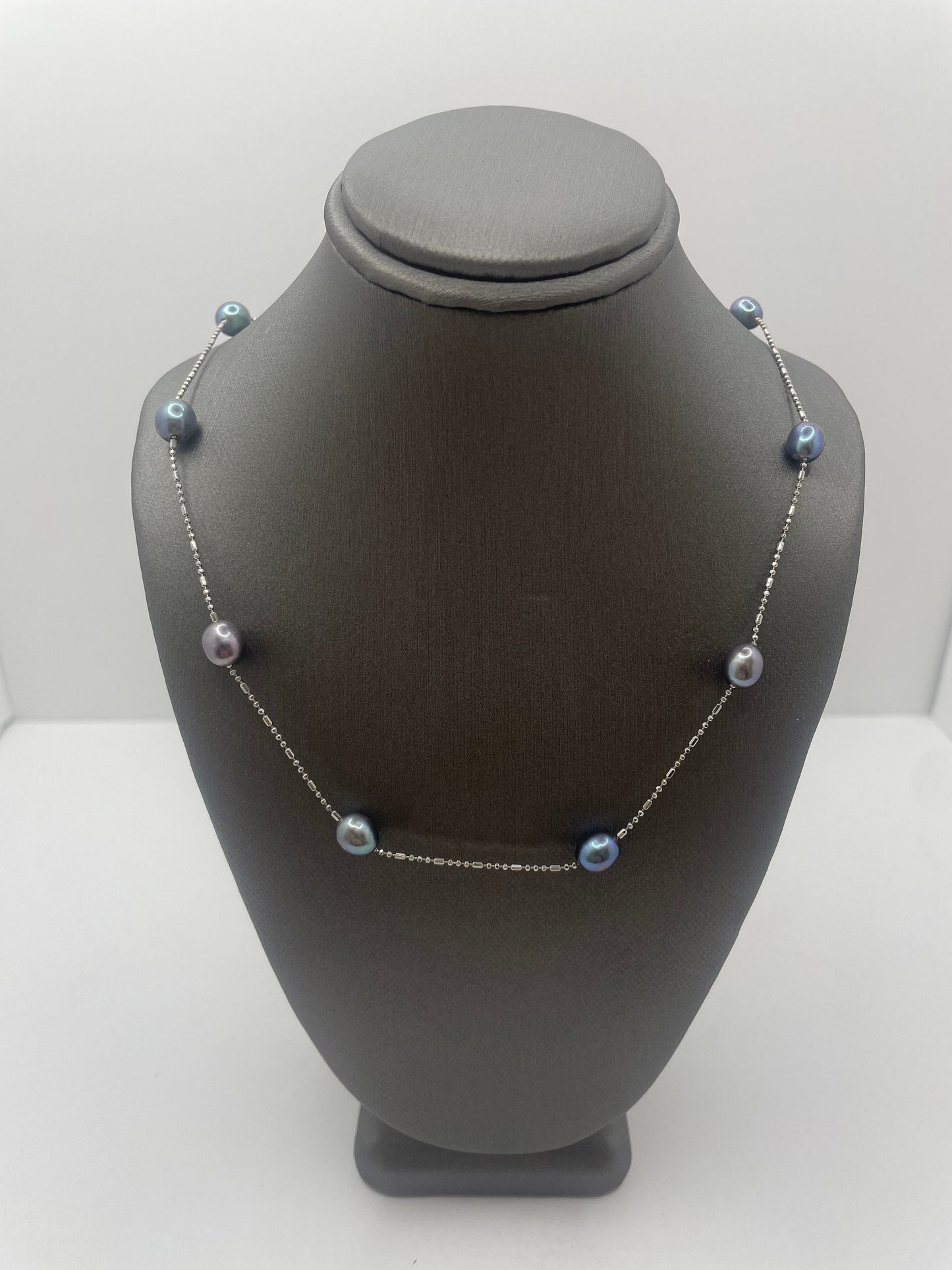 18k White Gold and Pearl Necklace