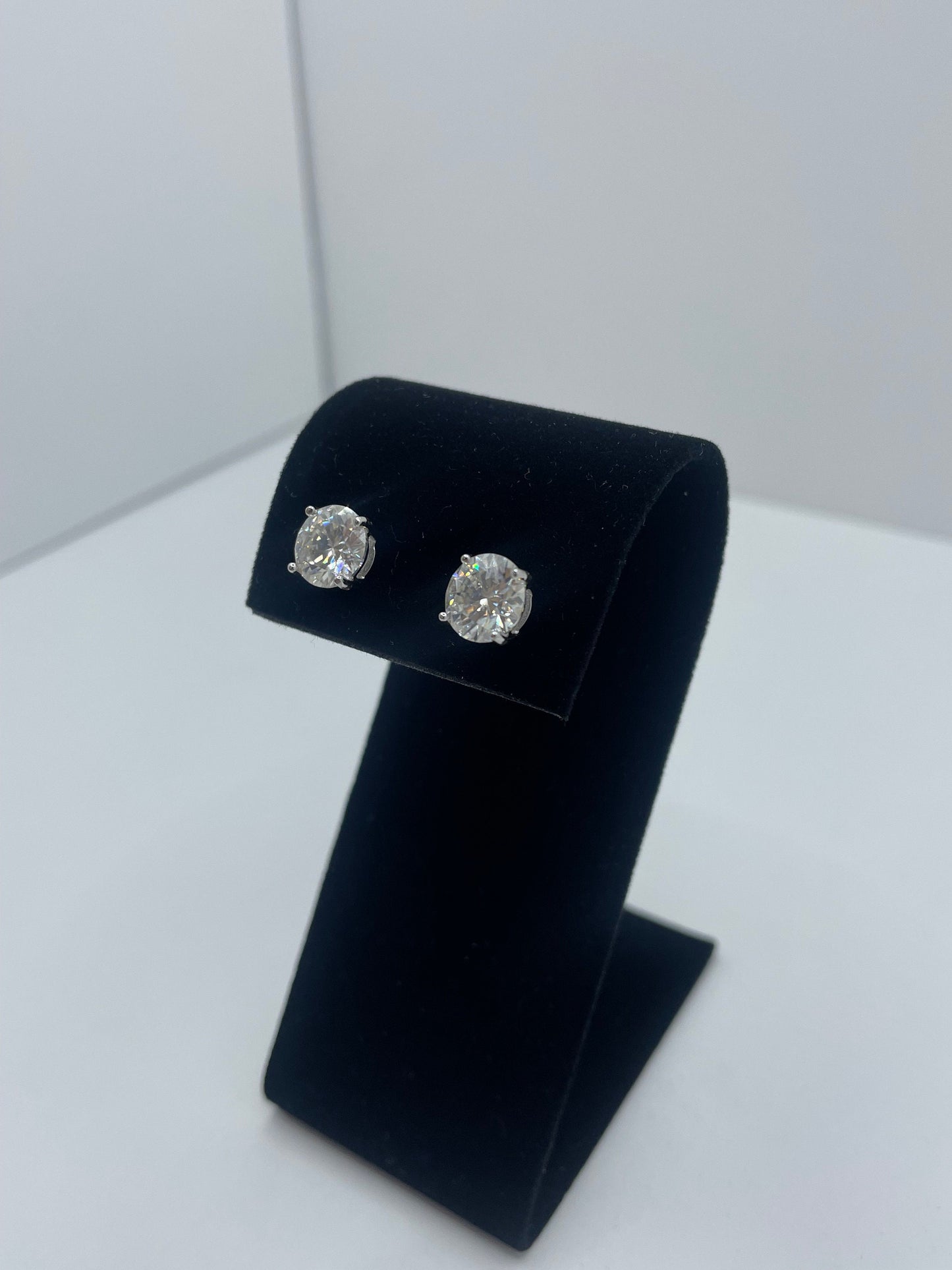 Moissanite Stud Earrings .925 Silver 8mm