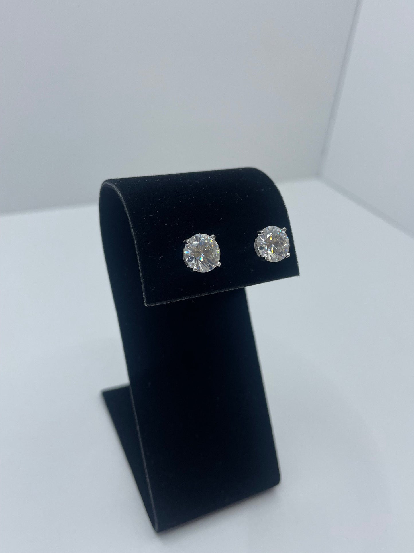 Moissanite Stud Earrings .925 Silver 8mm