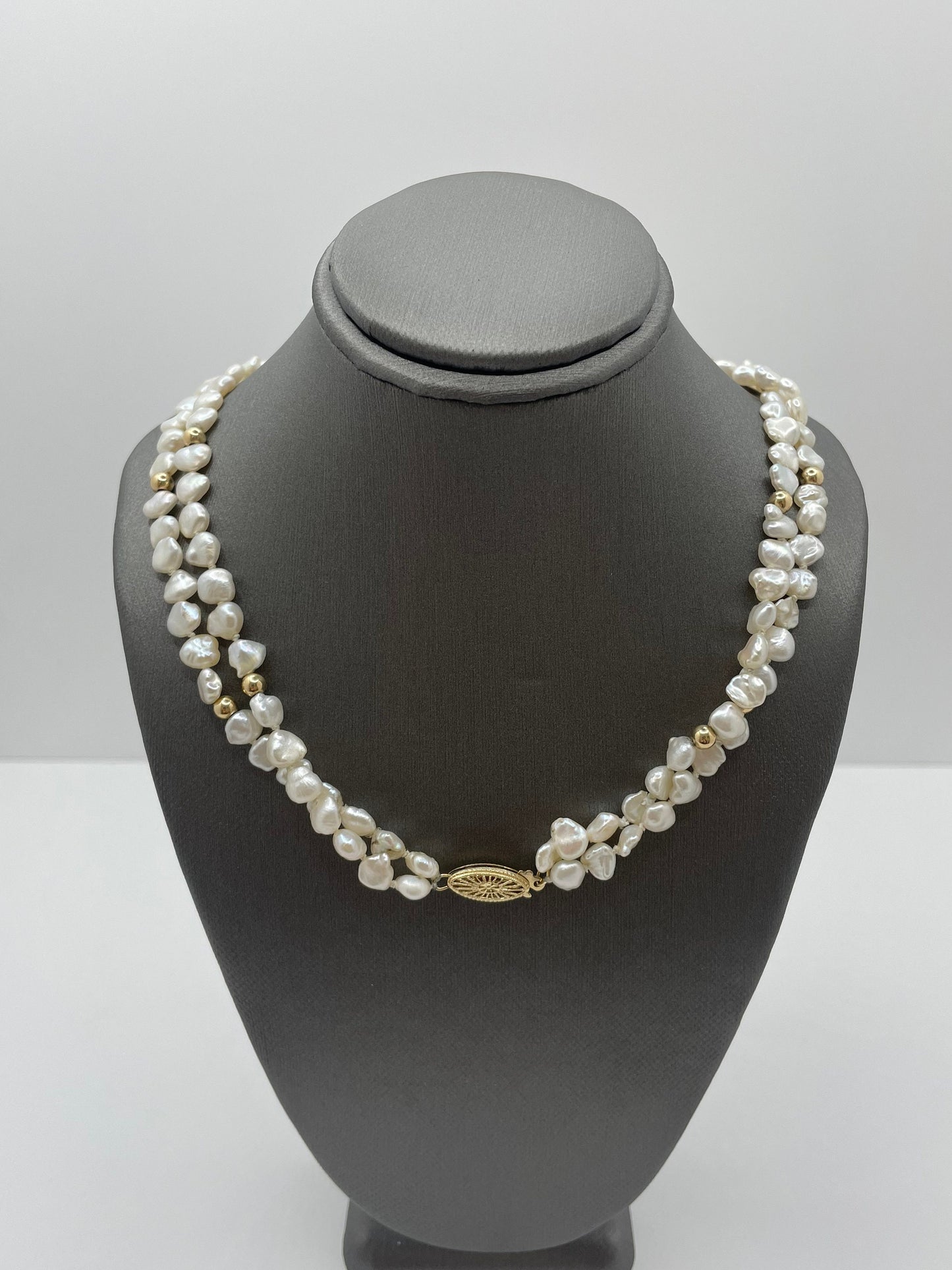 14k Yellow Gold Beads and Pearl Necklace w/ gold clasp lock