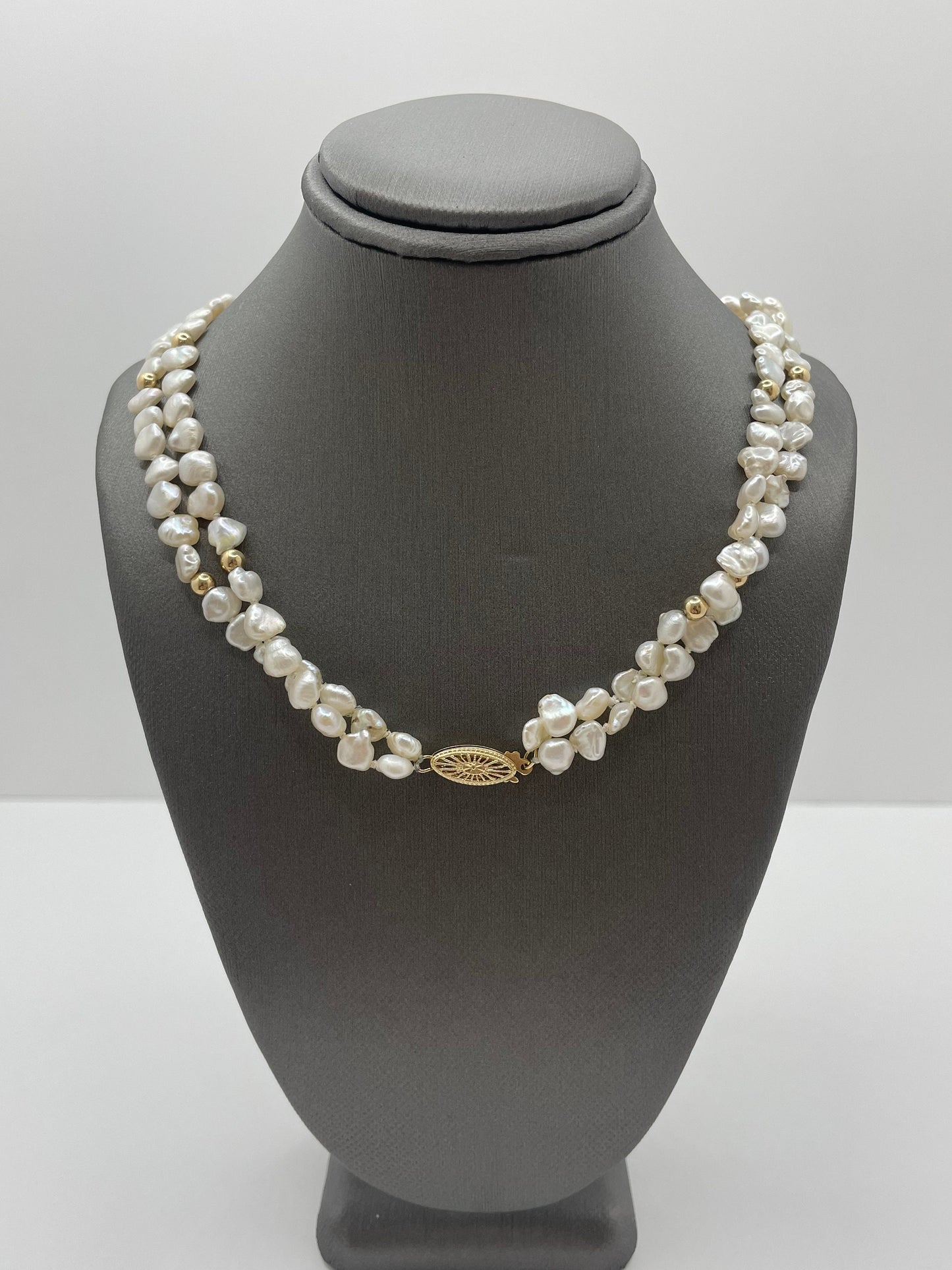 14k Yellow Gold Beads and Pearl Necklace w/ gold clasp lock