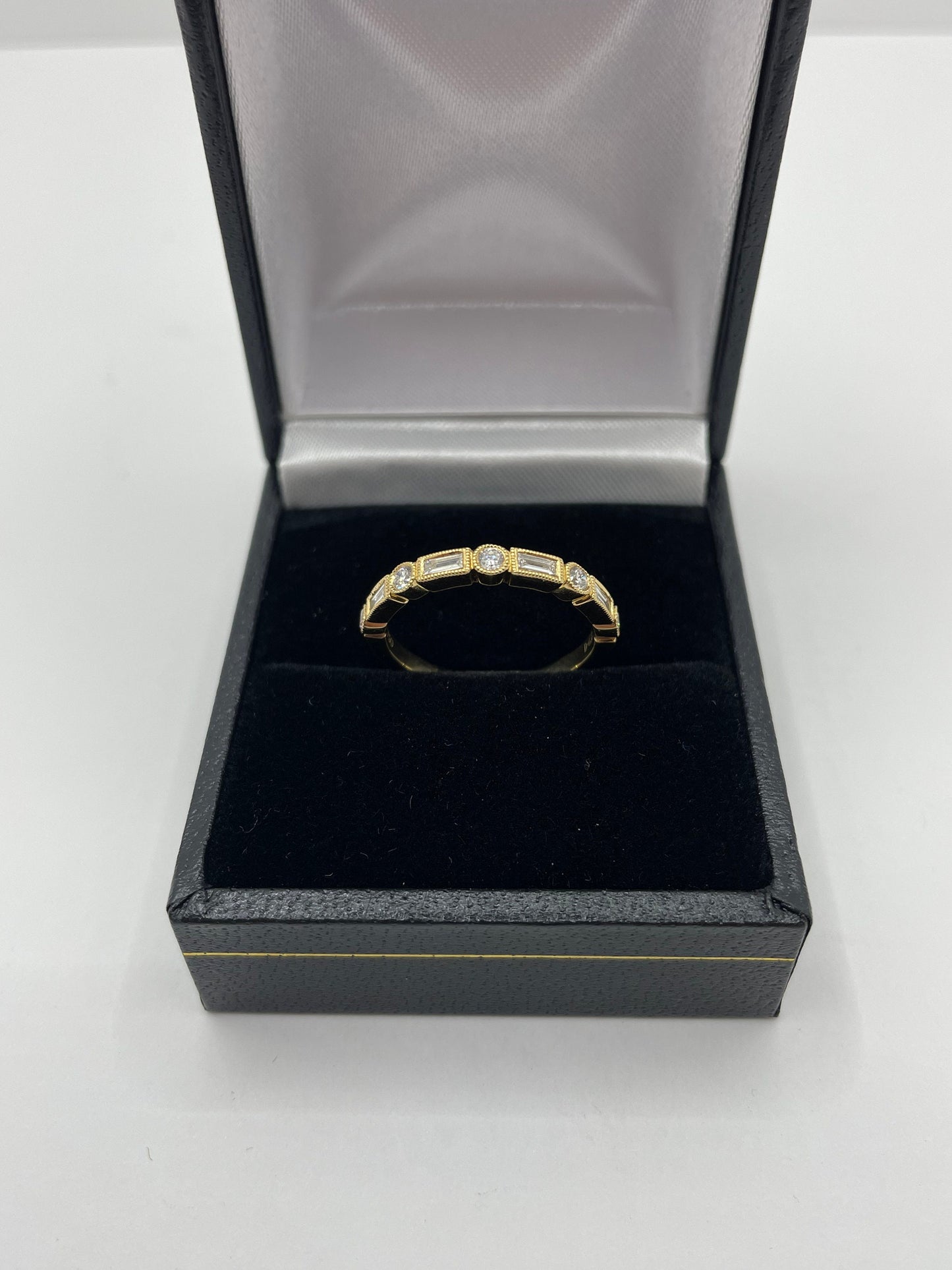 18k Yellow Gold Baguette & Round Cut Diamond Band Ring