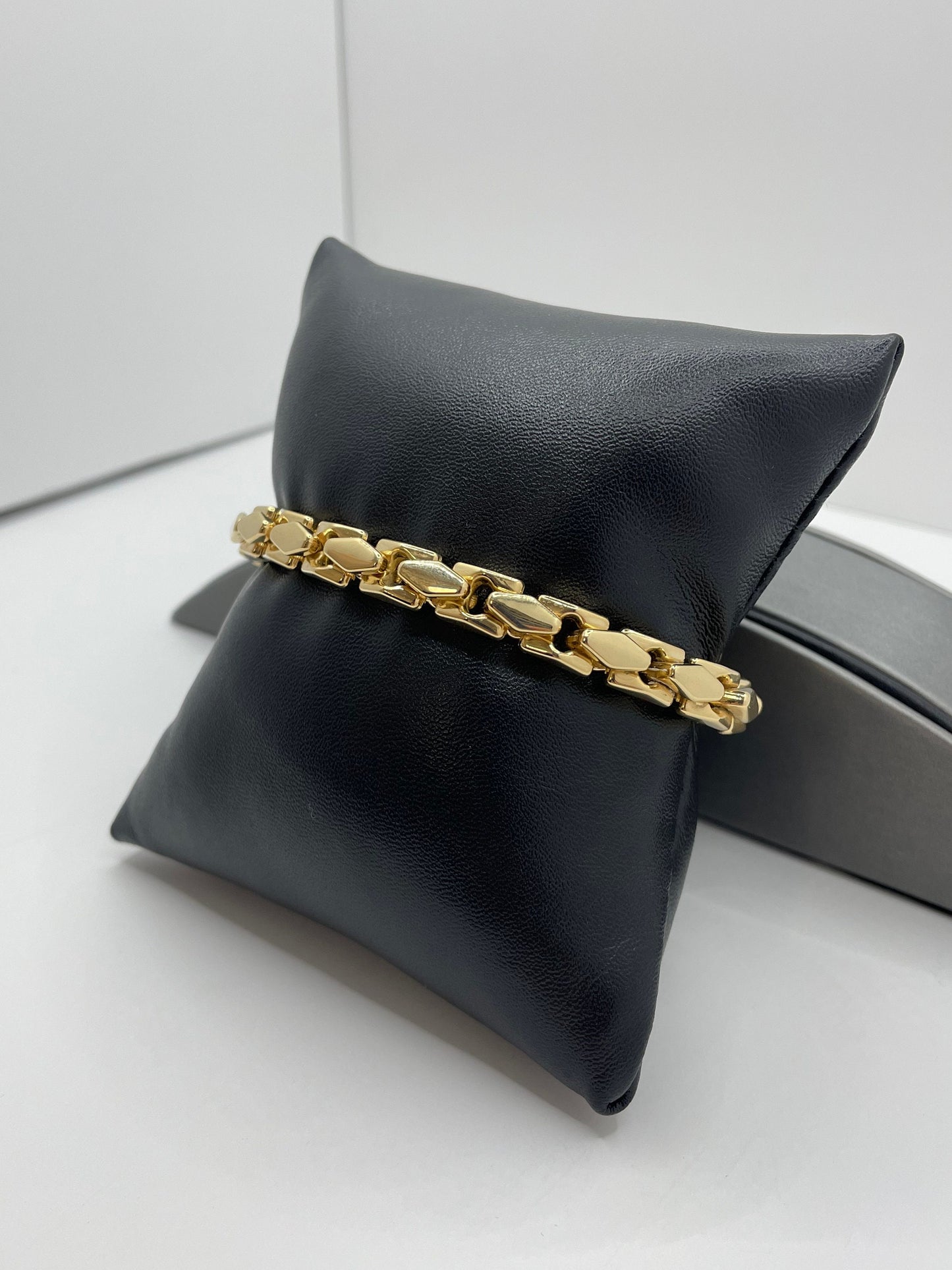 14k Yellow Gold Cable Link Design Bracelet 8.25 inch