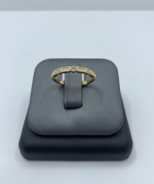 18k Yellow Gold Baguette & Round Cut Diamond Band Ring